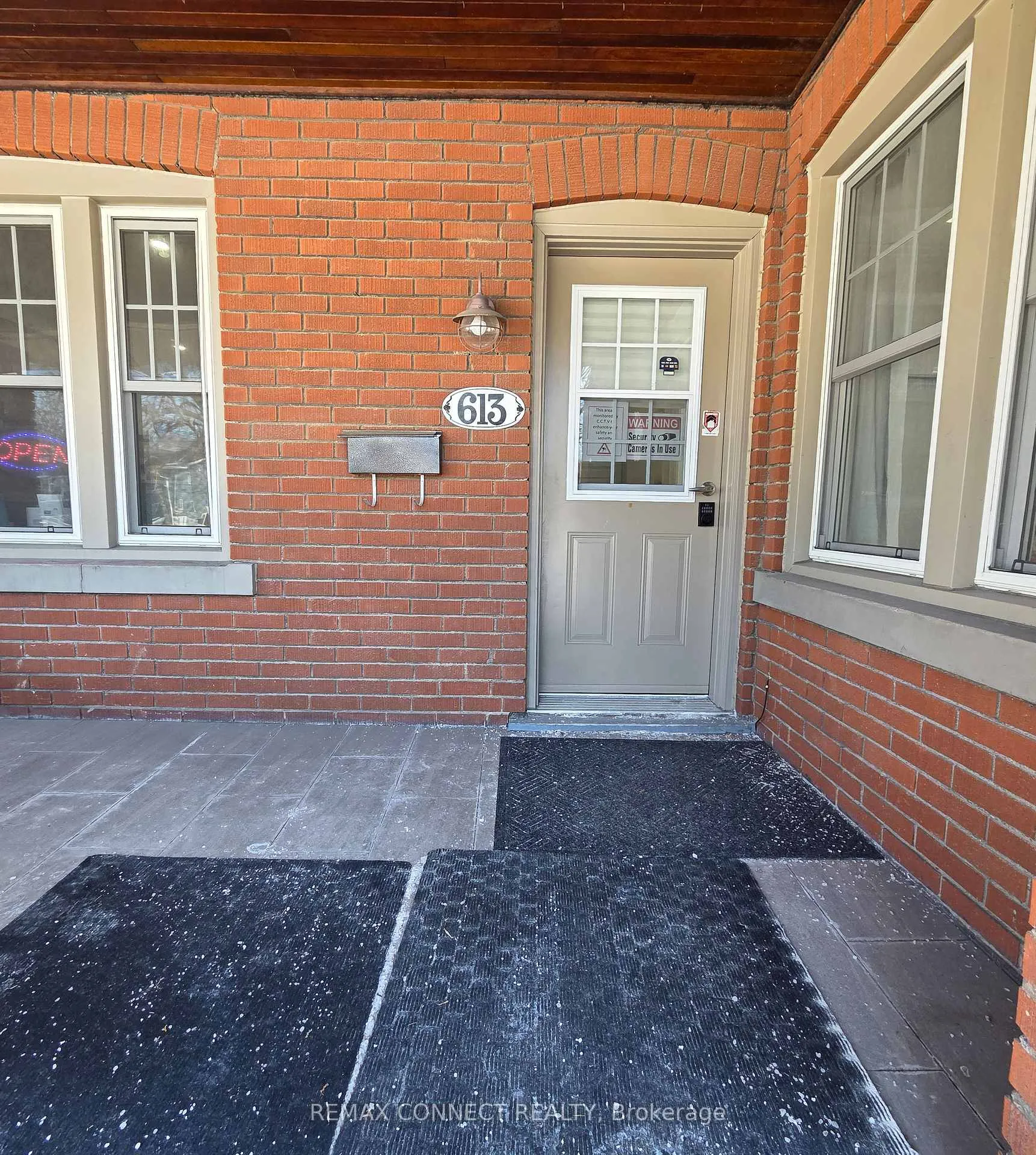 Photo 9 of 613 Brock Street S, Whitby, Downtown Whitby — HOMEH