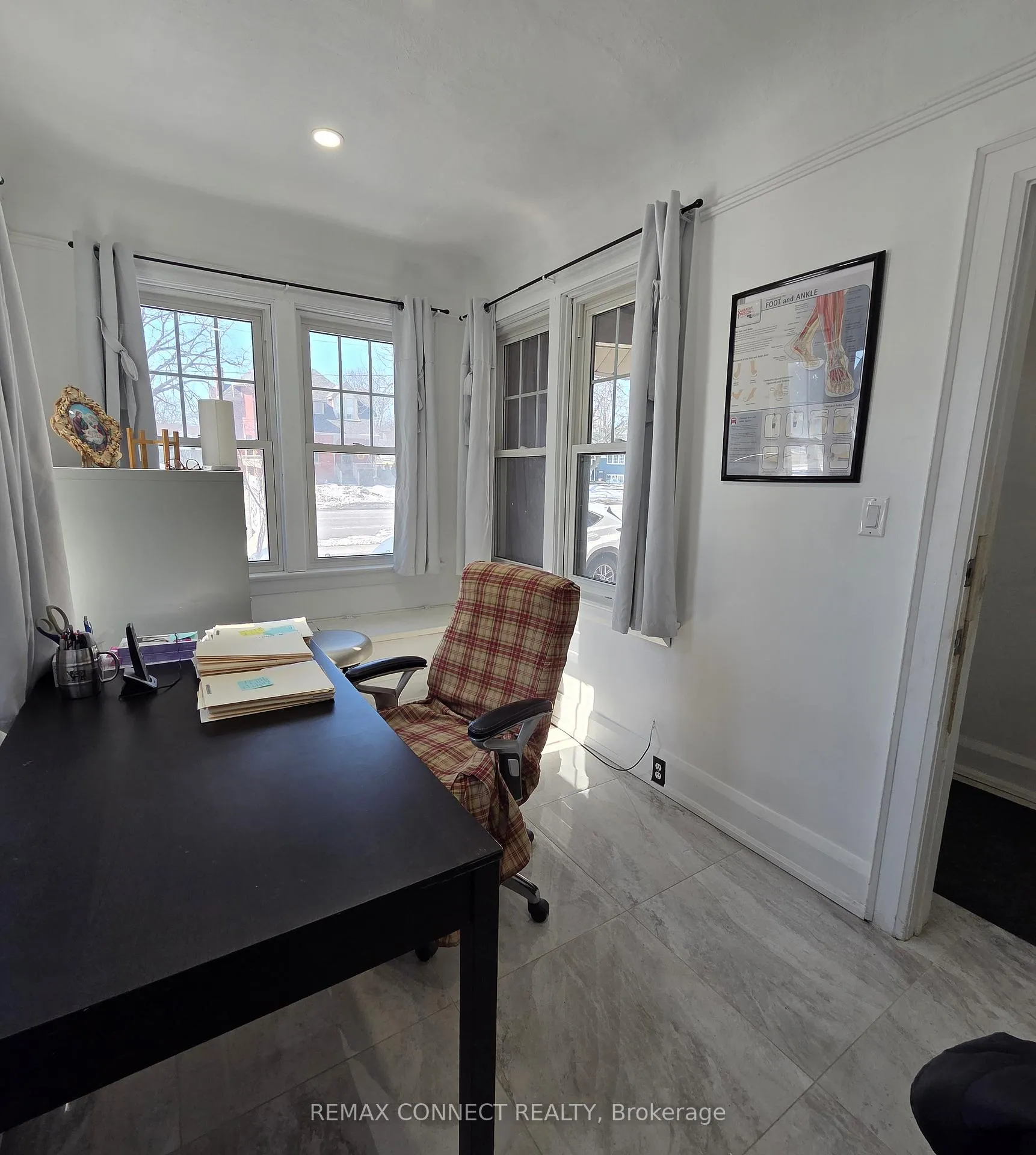Photo 16 of 613 Brock Street S, Whitby, Downtown Whitby — HOMEH