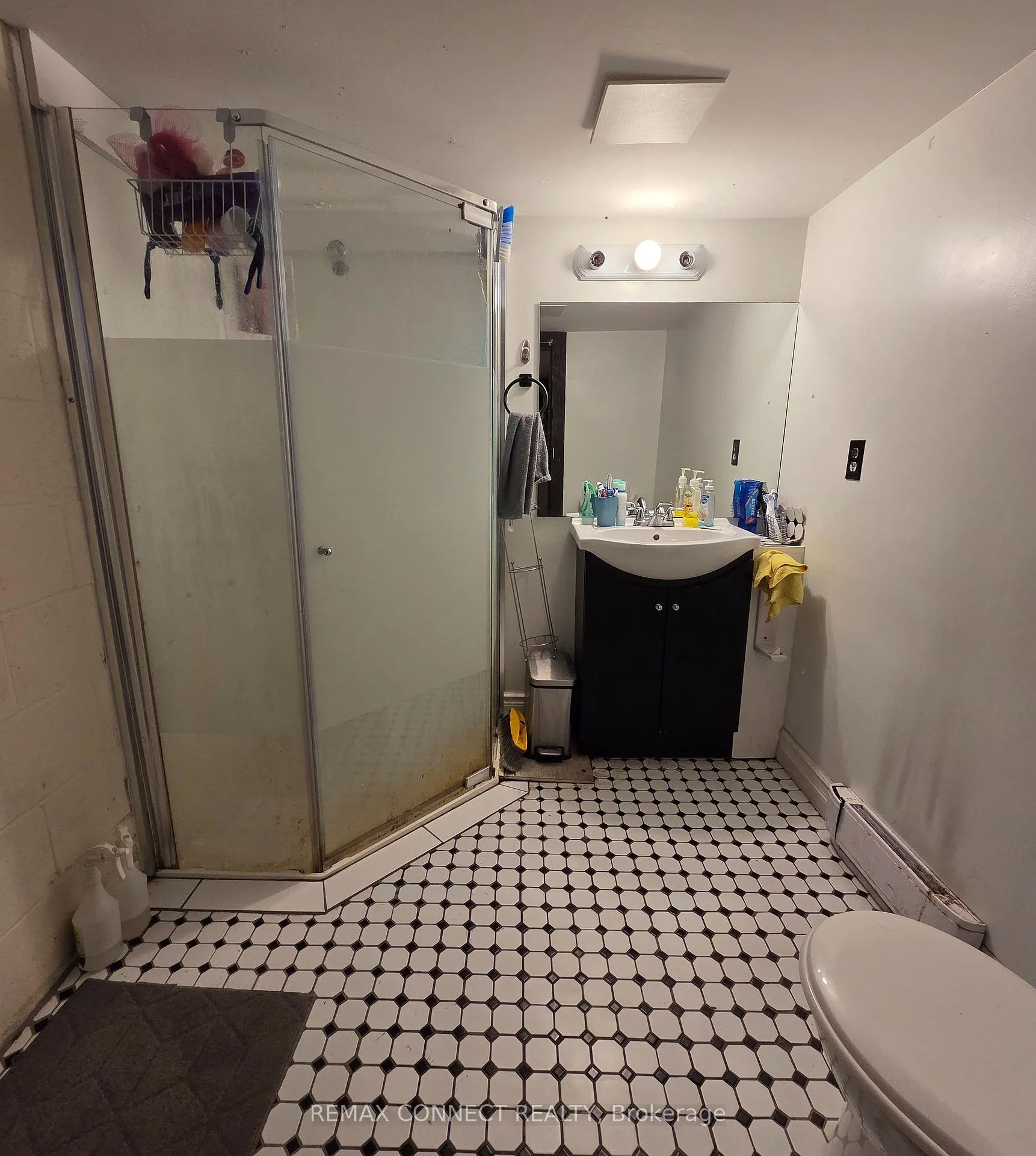 Photo 31 of 613 Brock Street S, Whitby, Downtown Whitby — HOMEH