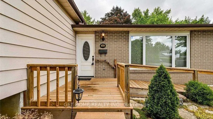 Photo 3 of 38 Dunblaine Crescent, Brampton, Southgate — HOMEH