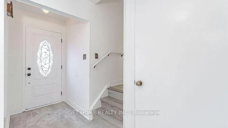 Photo 4 of 38 Dunblaine Crescent, Brampton, Southgate — HOMEH