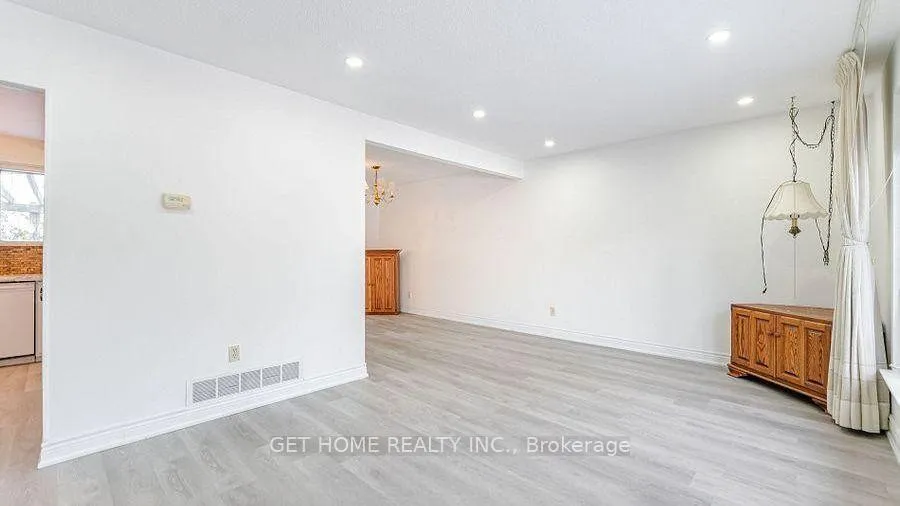 Photo 6 of 38 Dunblaine Crescent, Brampton, Southgate — HOMEH