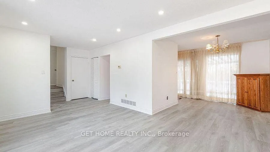 Photo 8 of 38 Dunblaine Crescent, Brampton, Southgate — HOMEH