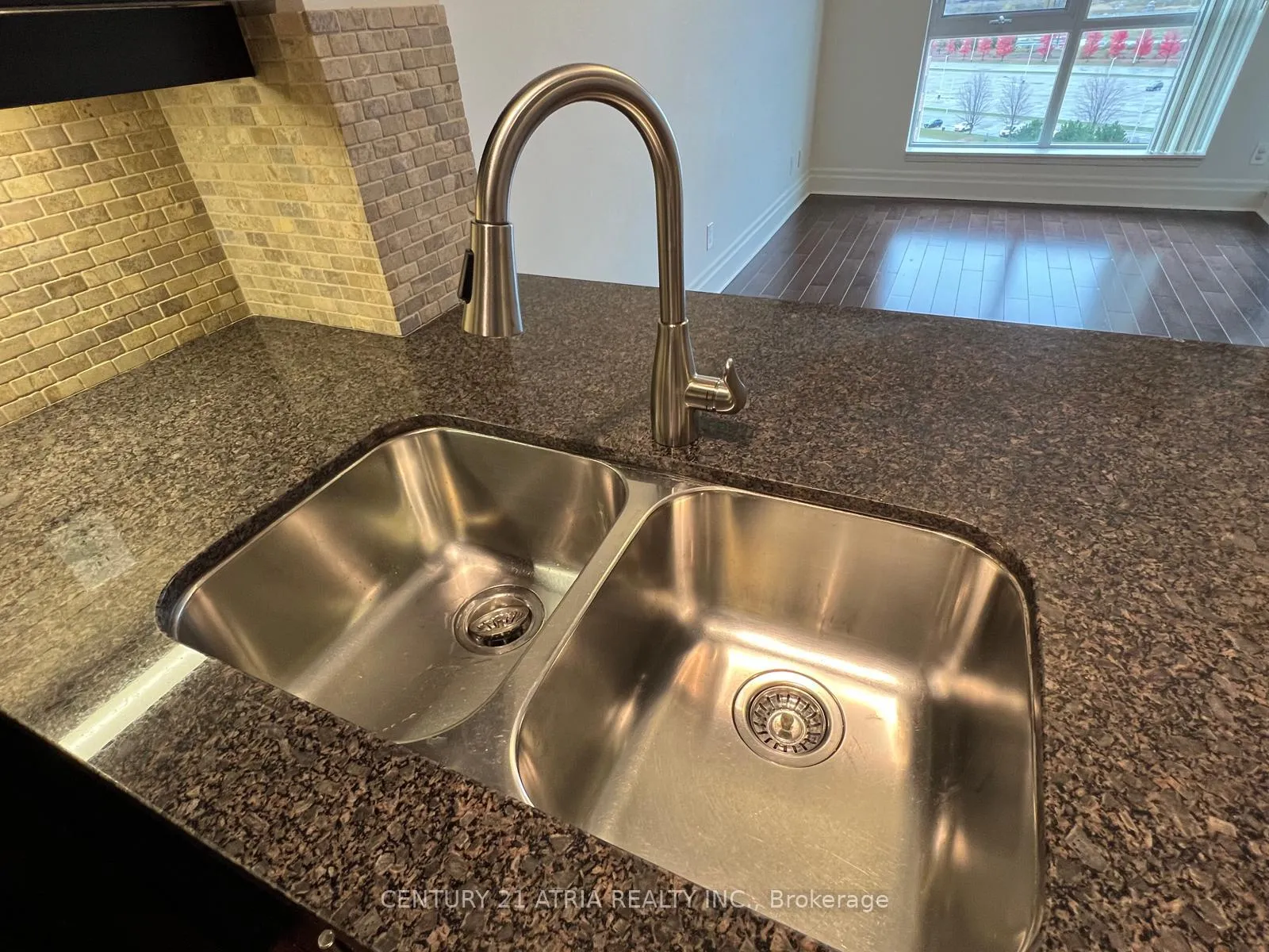 Photo 5 of Unit 904, 1 Upper Duke Crescent, Markham, Unionville — HOMEH