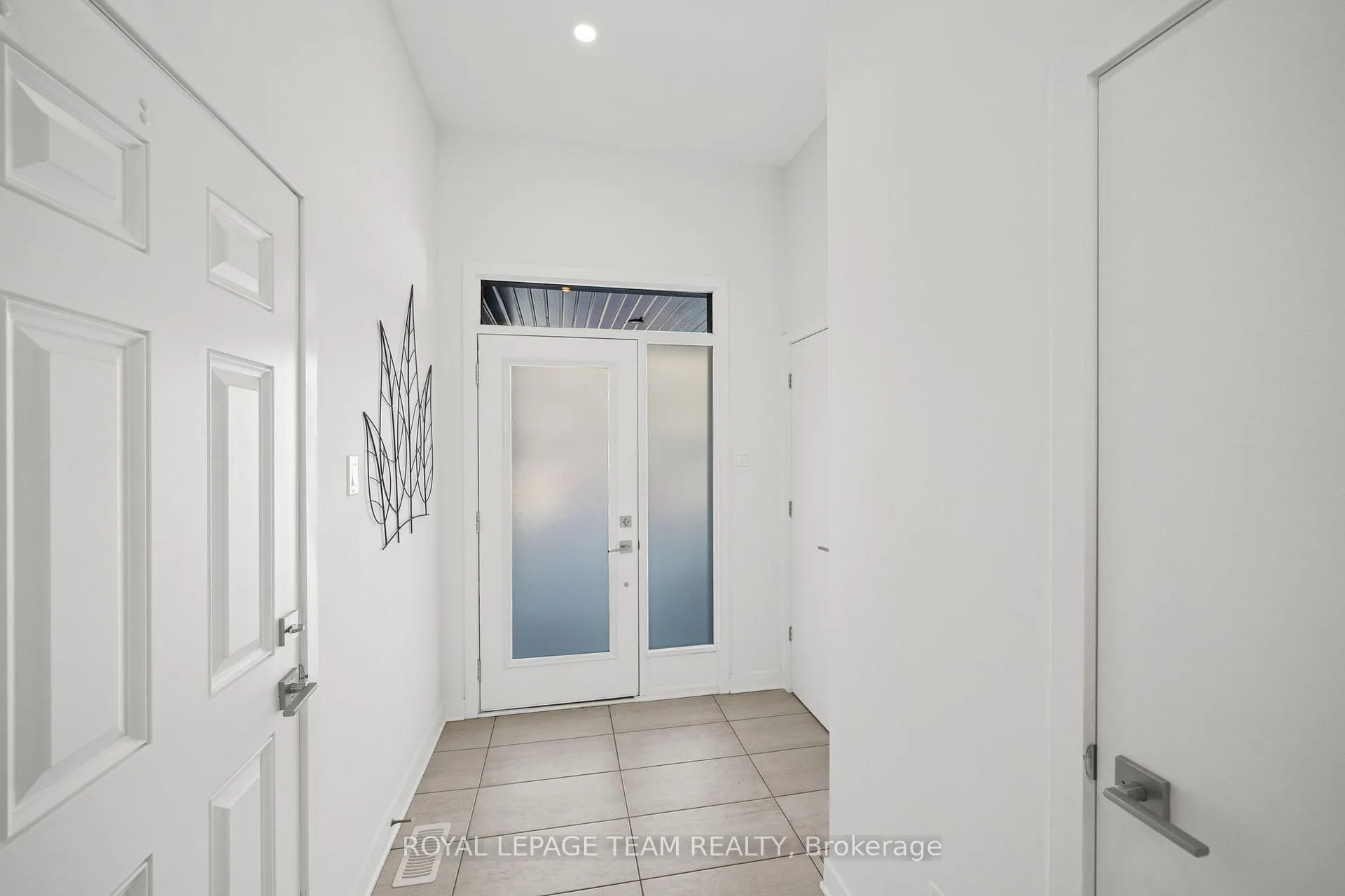 Photo 2 of 222 Trumpeter Grove, Ottawa, Riverside South/Gloucester Glen — HOMEH