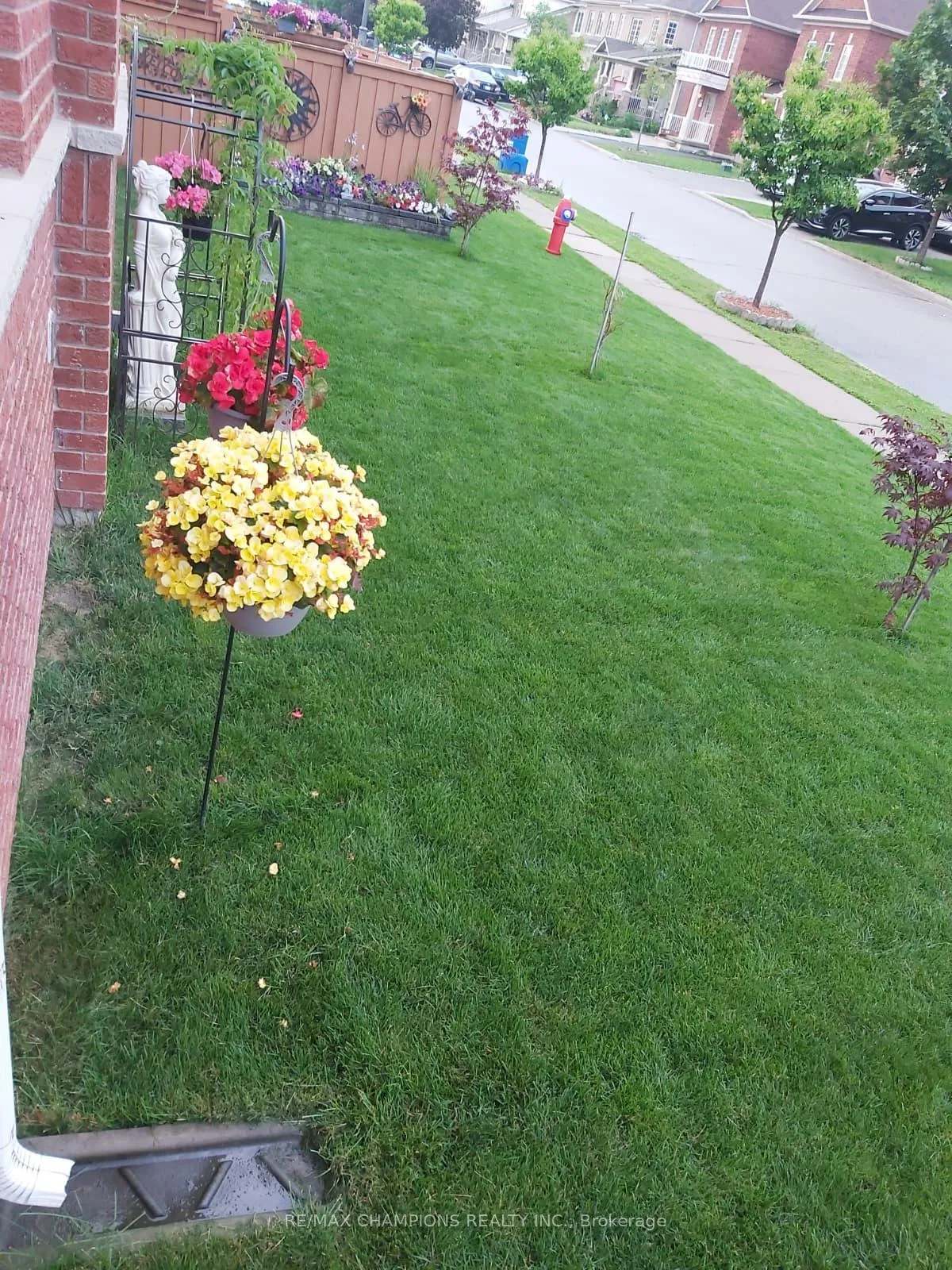 Photo 2 of 121 Fairwood Circle, Brampton, Sandringham-Wellington — HOMEH