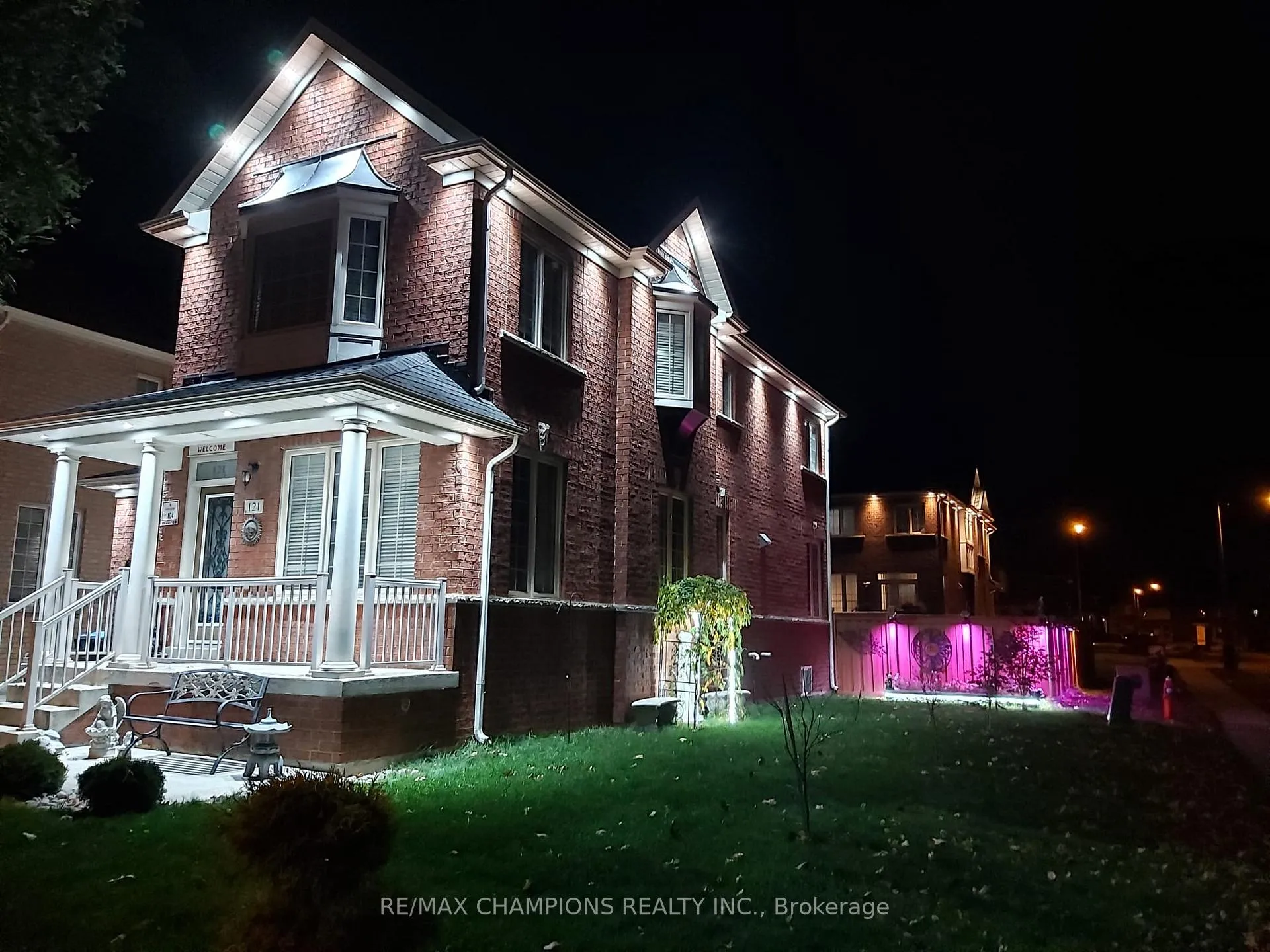 Photo 5 of 121 Fairwood Circle, Brampton, Sandringham-Wellington — HOMEH
