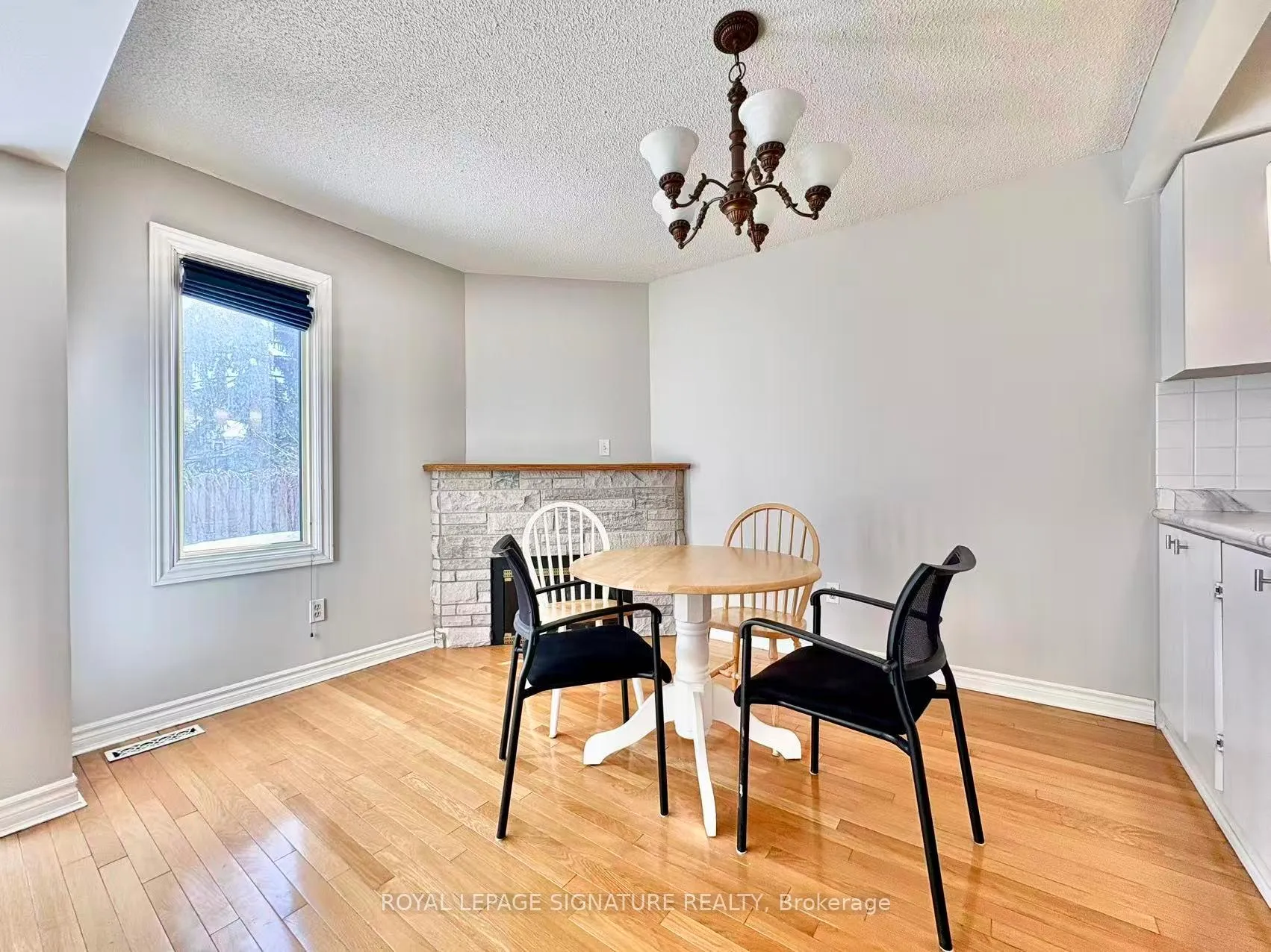 Photo 7 of 7 Farnham Drive, Brampton, Northwood Park — HOMEH
