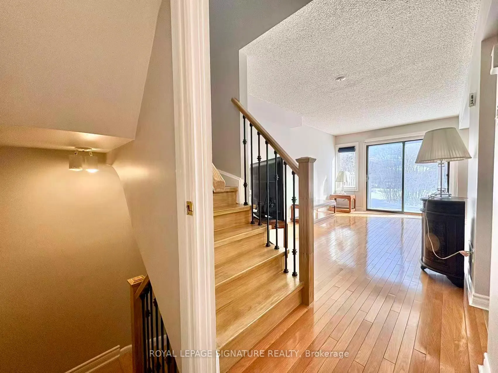 Photo 8 of 7 Farnham Drive, Brampton, Northwood Park — HOMEH