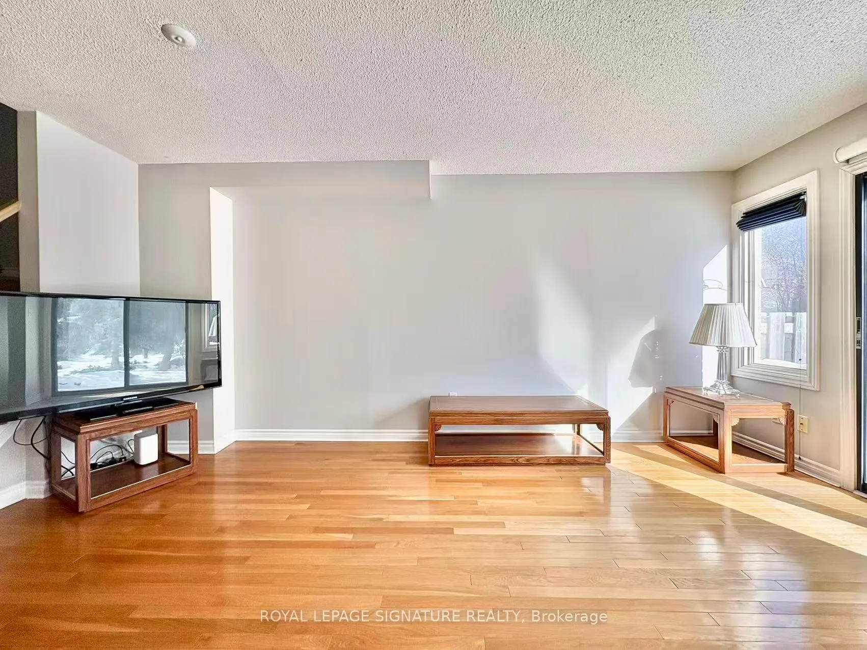 Photo 10 of 7 Farnham Drive, Brampton, Northwood Park — HOMEH
