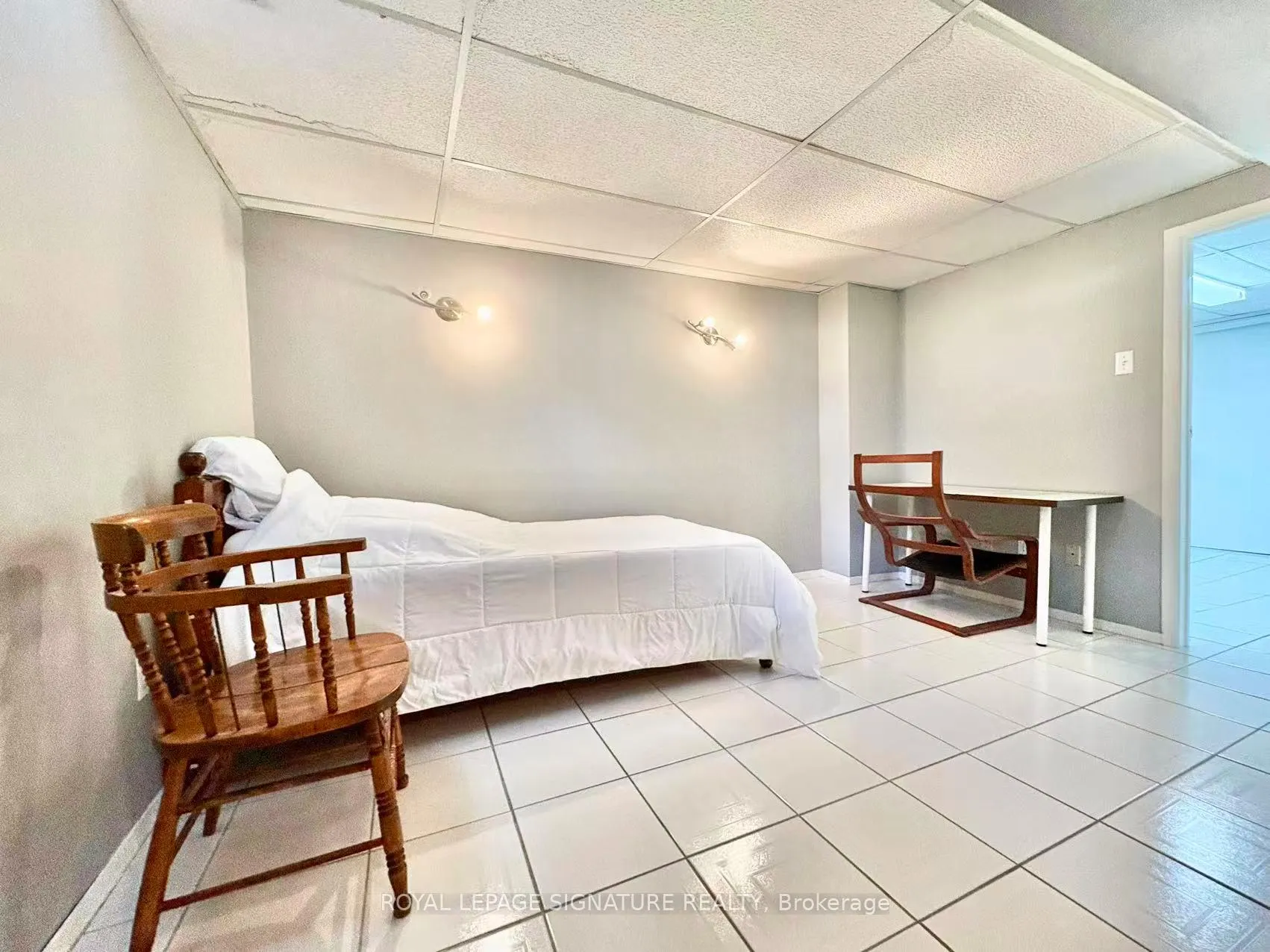 Photo 11 of 7 Farnham Drive, Brampton, Northwood Park — HOMEH