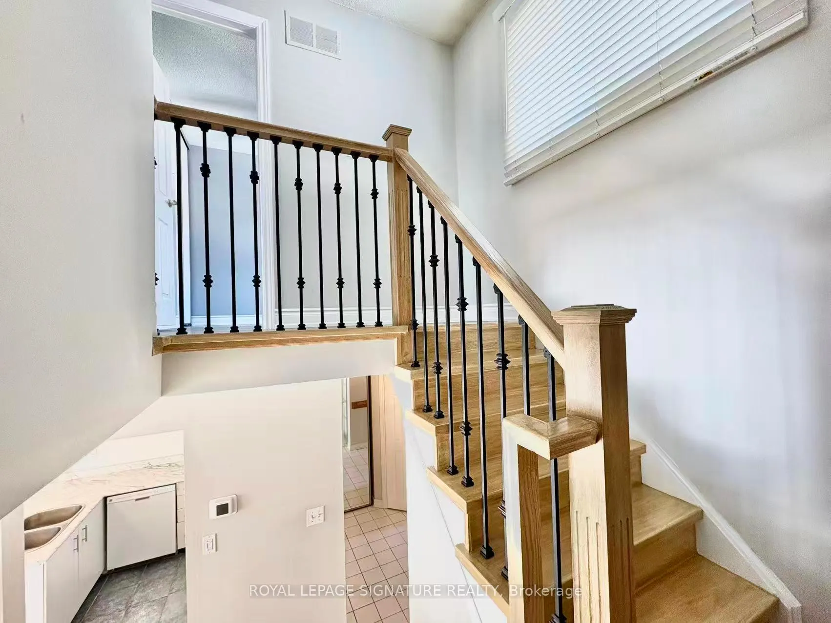 Photo 16 of 7 Farnham Drive, Brampton, Northwood Park — HOMEH