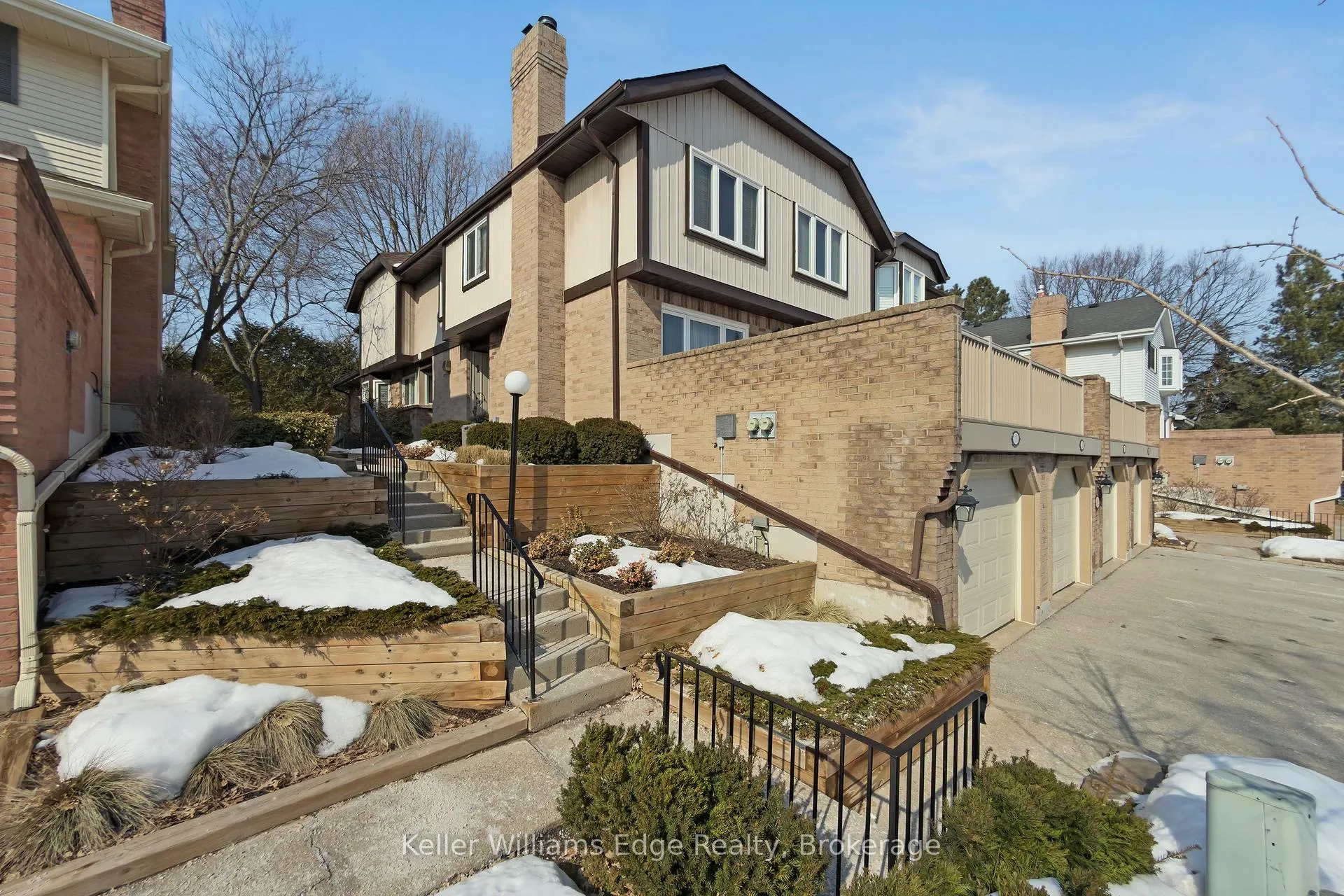 Photo 1 of Unit 2, 1511 Upper Middle Road, Burlington, Tyandaga — HOMEH
