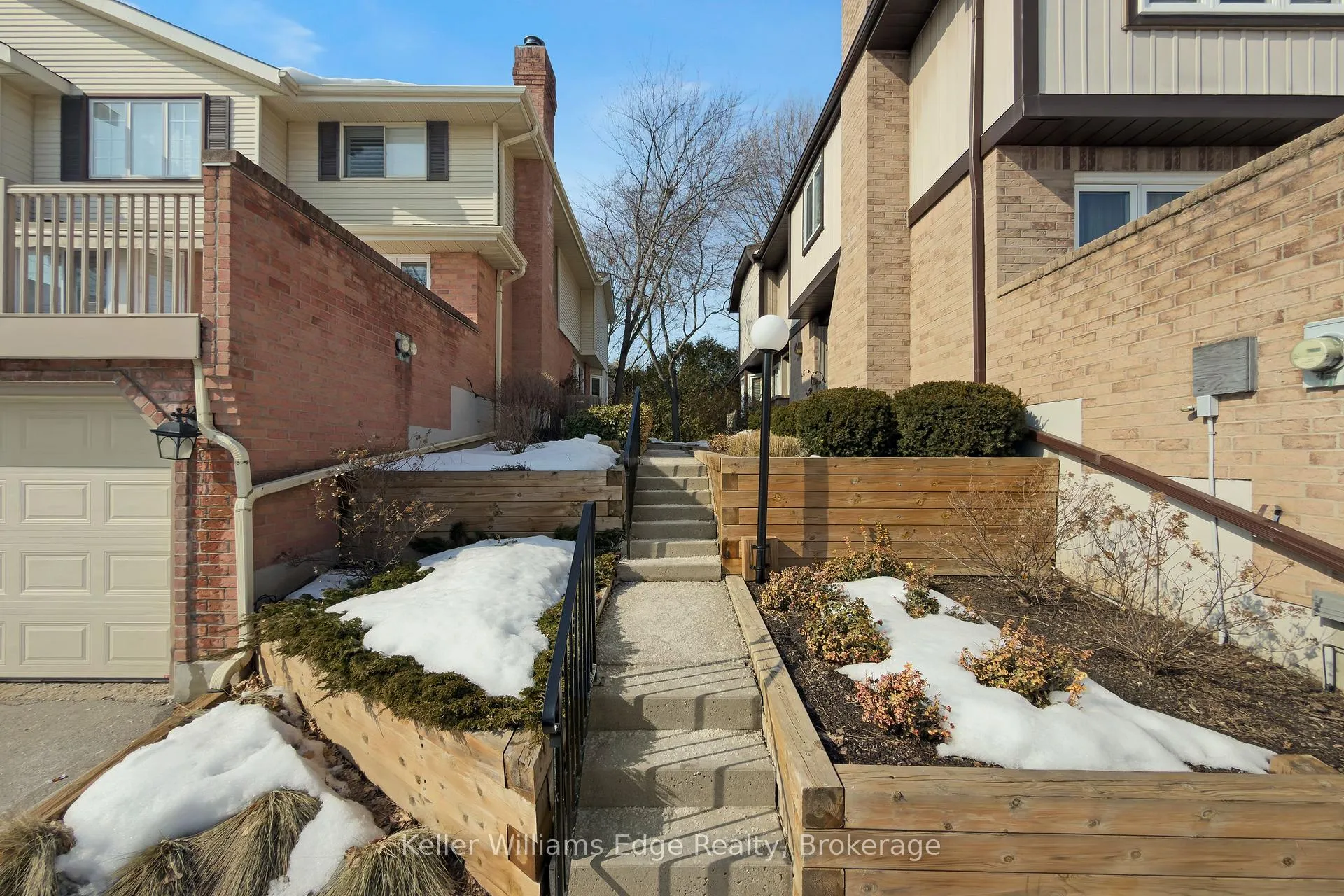 Photo 2 of Unit 2, 1511 Upper Middle Road, Burlington, Tyandaga — HOMEH