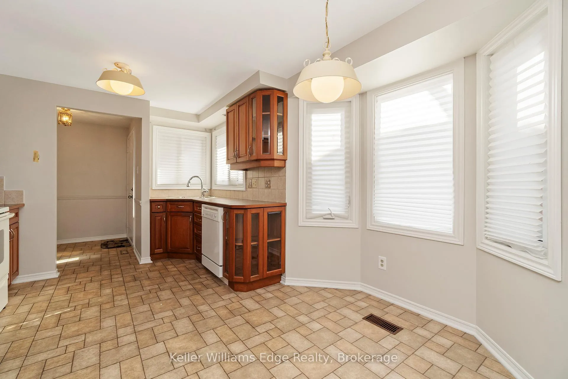 Photo 12 of Unit 2, 1511 Upper Middle Road, Burlington, Tyandaga — HOMEH