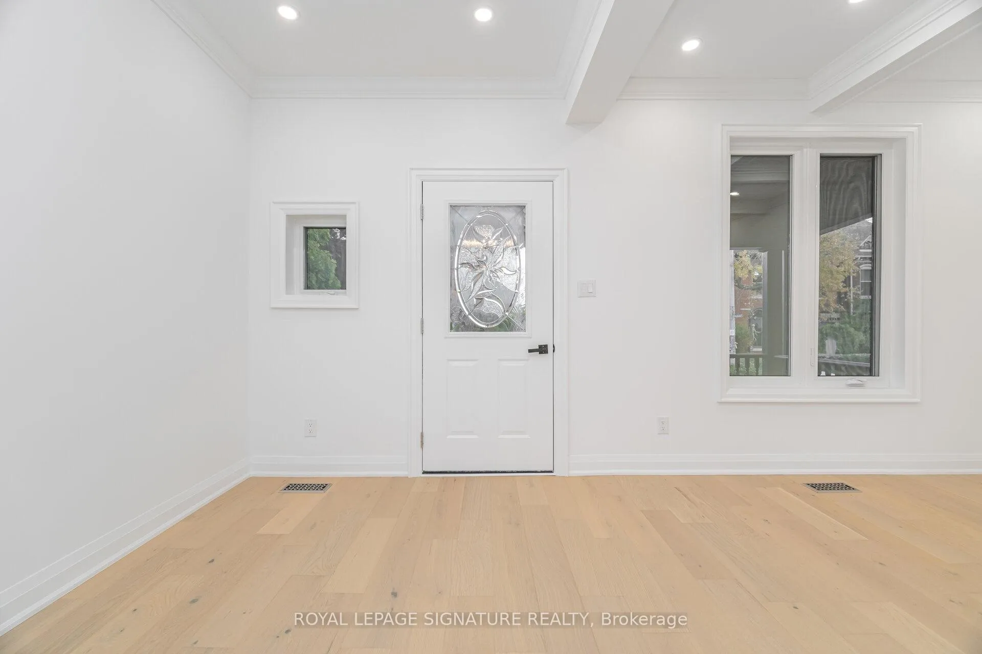 Photo 4 of 285 Charlton Avenue W, Hamilton, Gourley — HOMEH