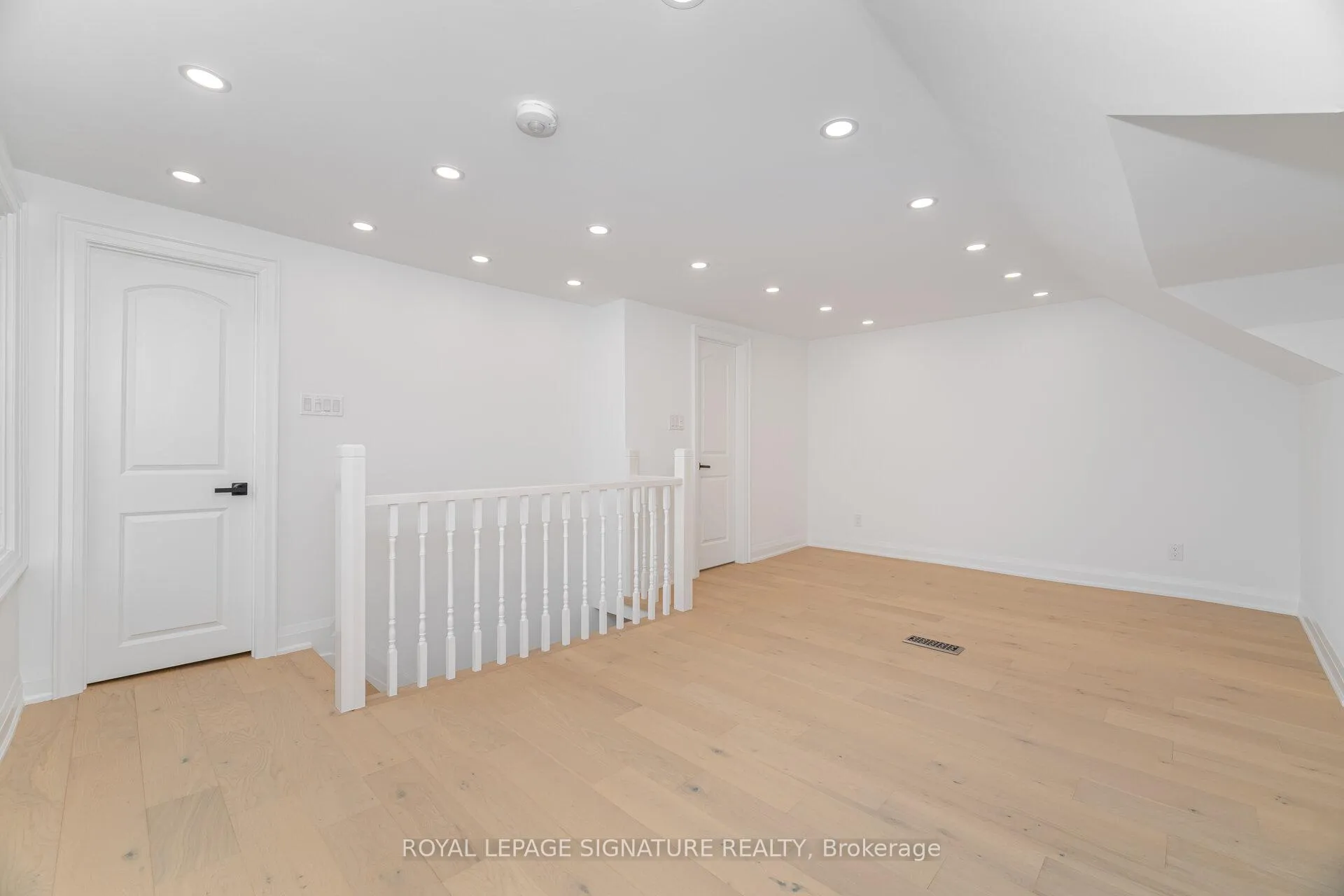 Photo 27 of 285 Charlton Avenue W, Hamilton, Gourley — HOMEH