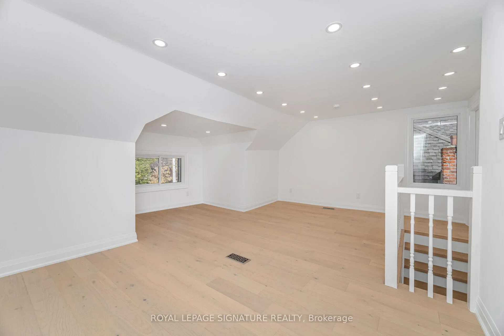 Photo 28 of 285 Charlton Avenue W, Hamilton, Gourley — HOMEH