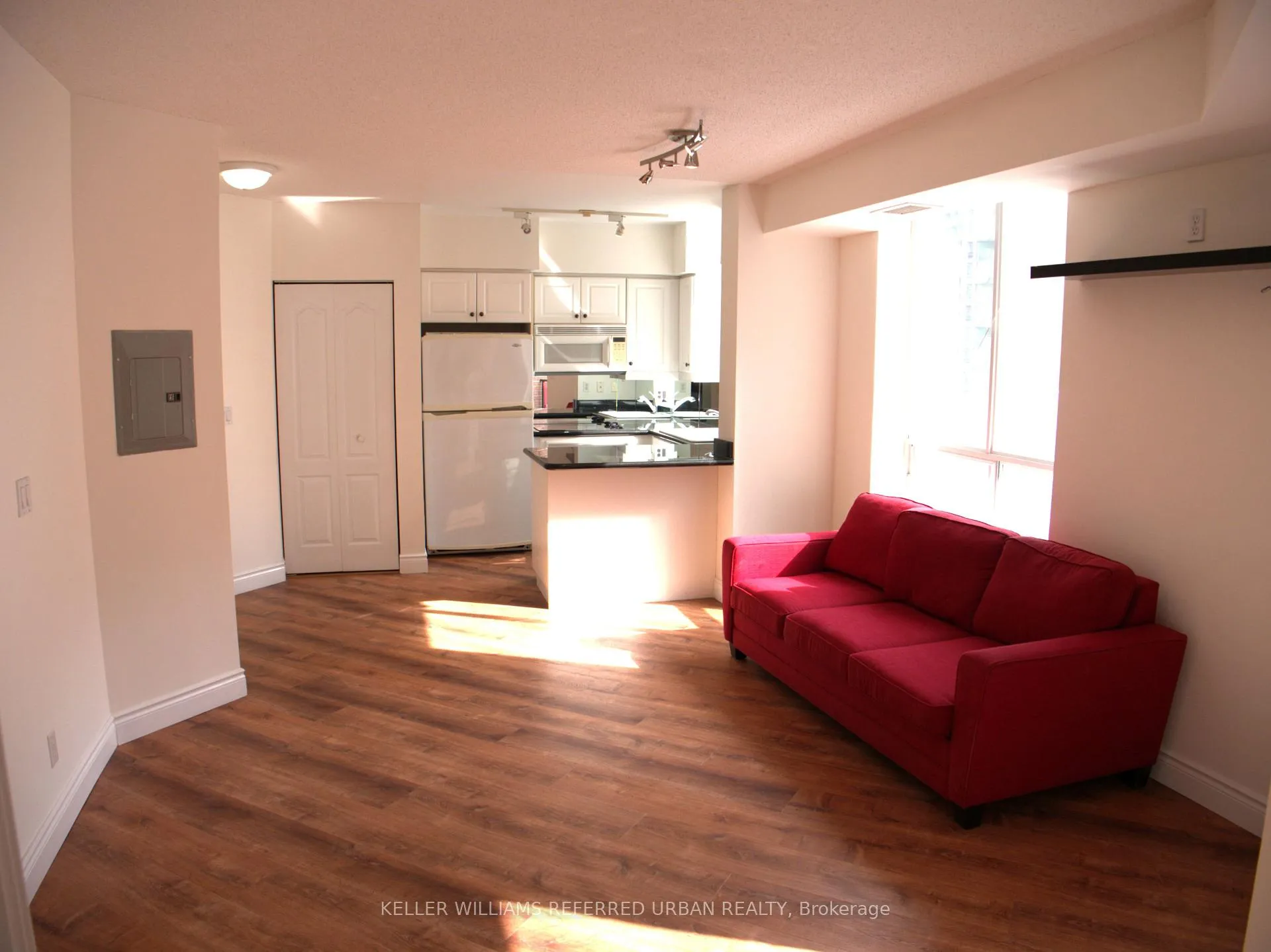Photo 5 of 20 Collier Street, Toronto, Rosedale-Moore Park — HOMEH