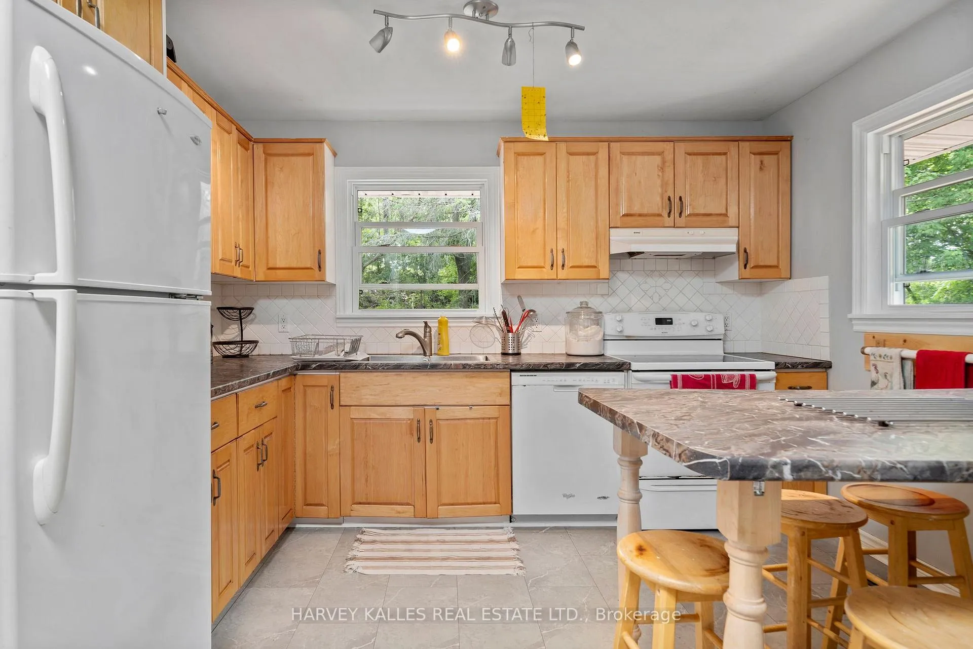 Photo 9 of 48 Ontario Street, Prince Edward County, Picton Ward — HOMEH