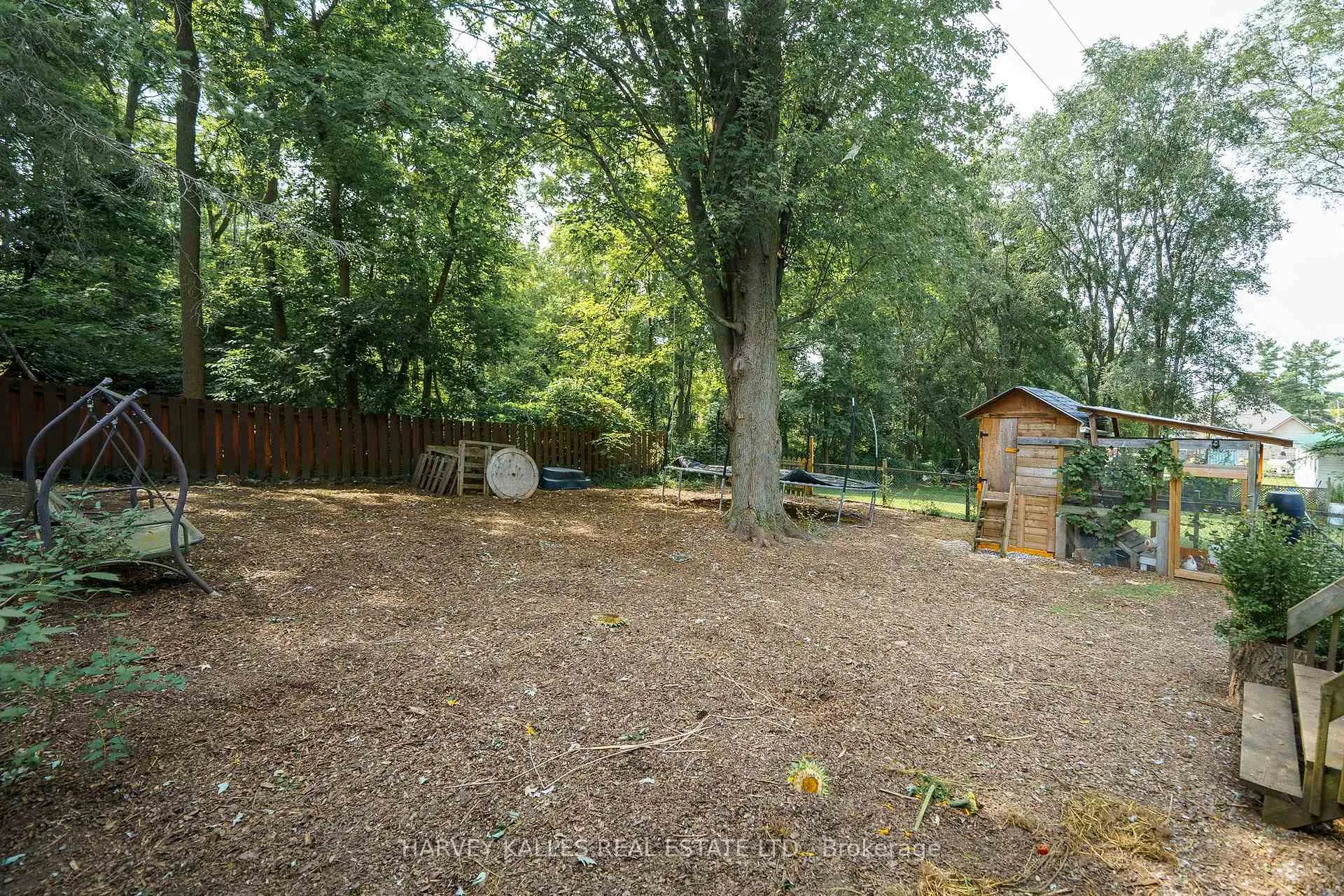 Photo 32 of 48 Ontario Street, Prince Edward County, Picton Ward — HOMEH