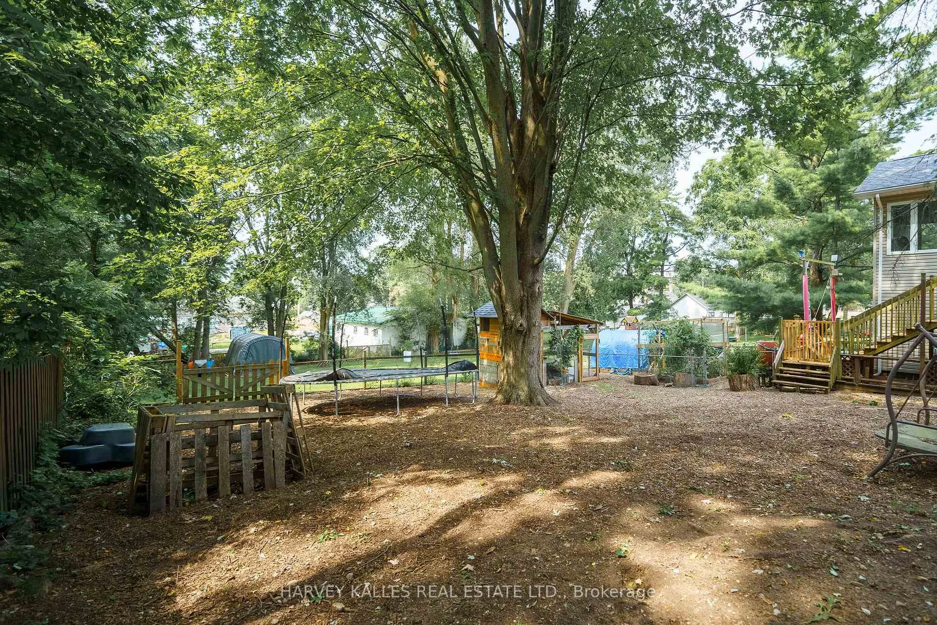 Photo 33 of 48 Ontario Street, Prince Edward County, Picton Ward — HOMEH