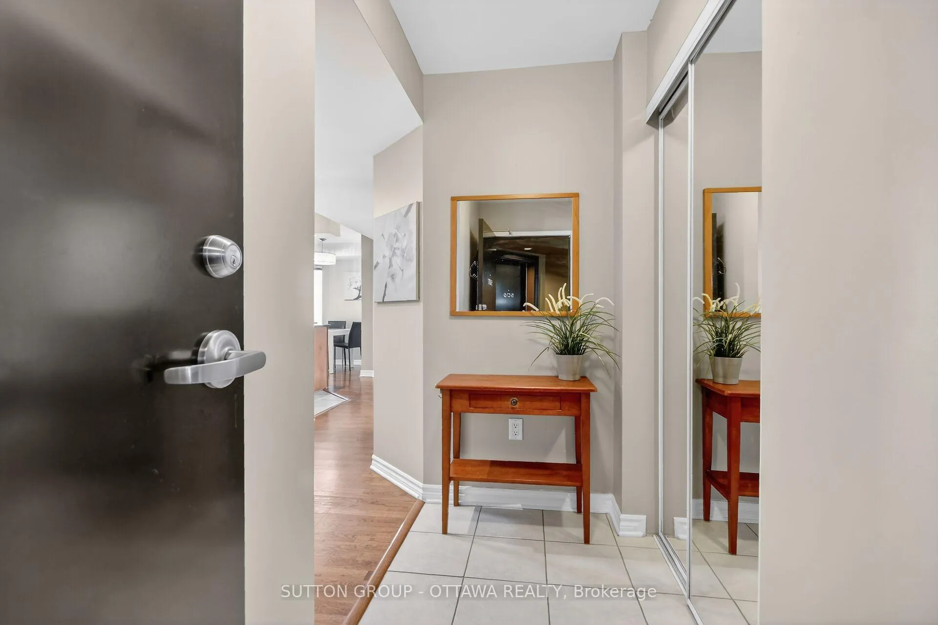 Photo 5 of Unit 507, 314 Central Park Drive, Ottawa, Central Park — HOMEH