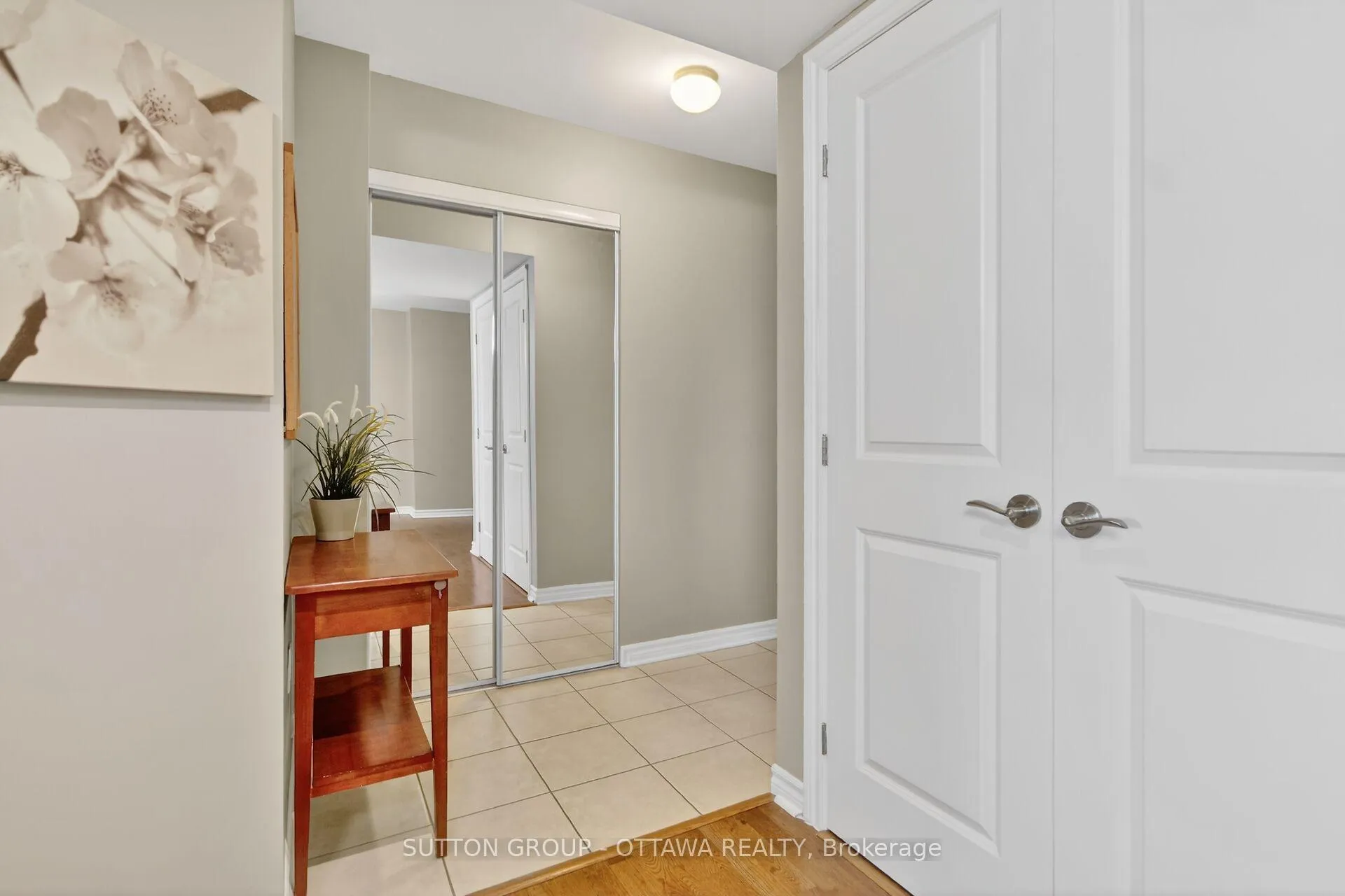 Photo 6 of Unit 507, 314 Central Park Drive, Ottawa, Central Park — HOMEH