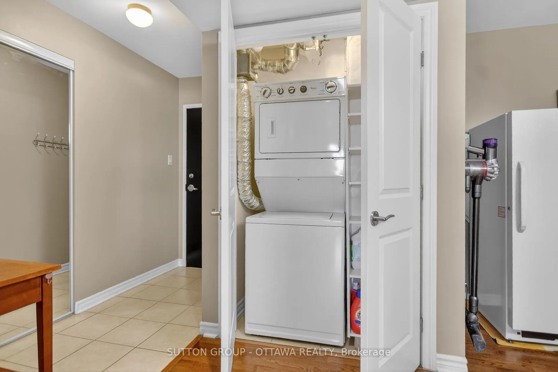 Photo 7 of Unit 507, 314 Central Park Drive, Ottawa, Central Park — HOMEH