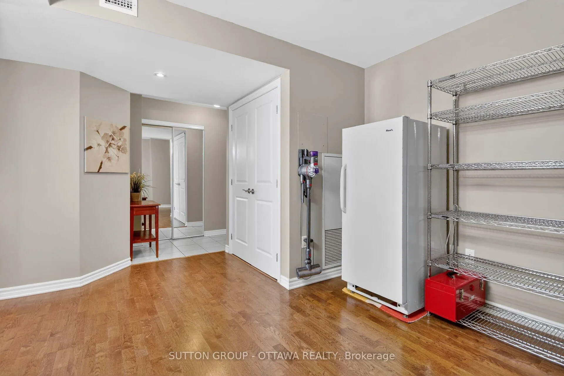 Photo 8 of Unit 507, 314 Central Park Drive, Ottawa, Central Park — HOMEH