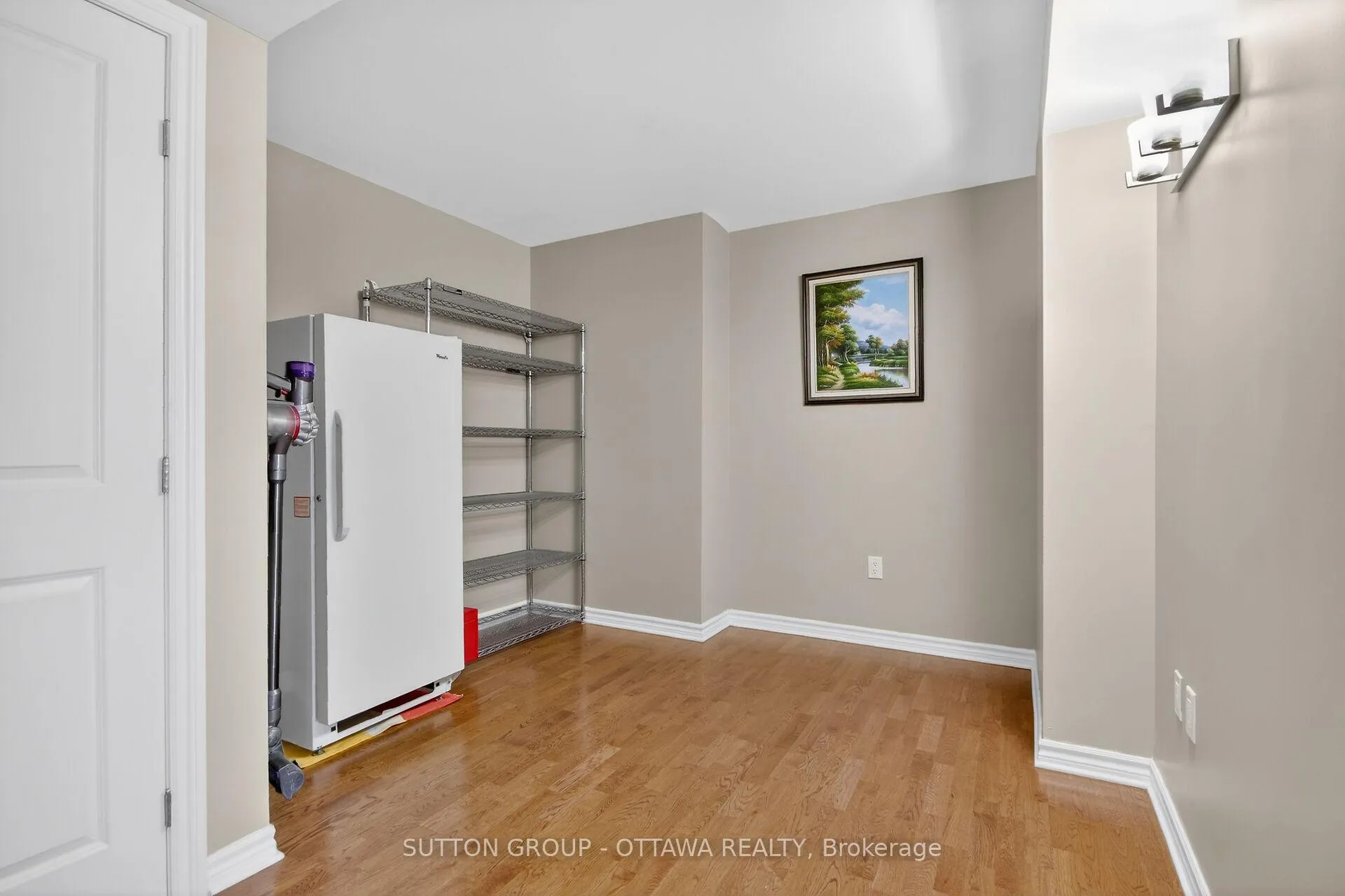 Photo 10 of Unit 507, 314 Central Park Drive, Ottawa, Central Park — HOMEH