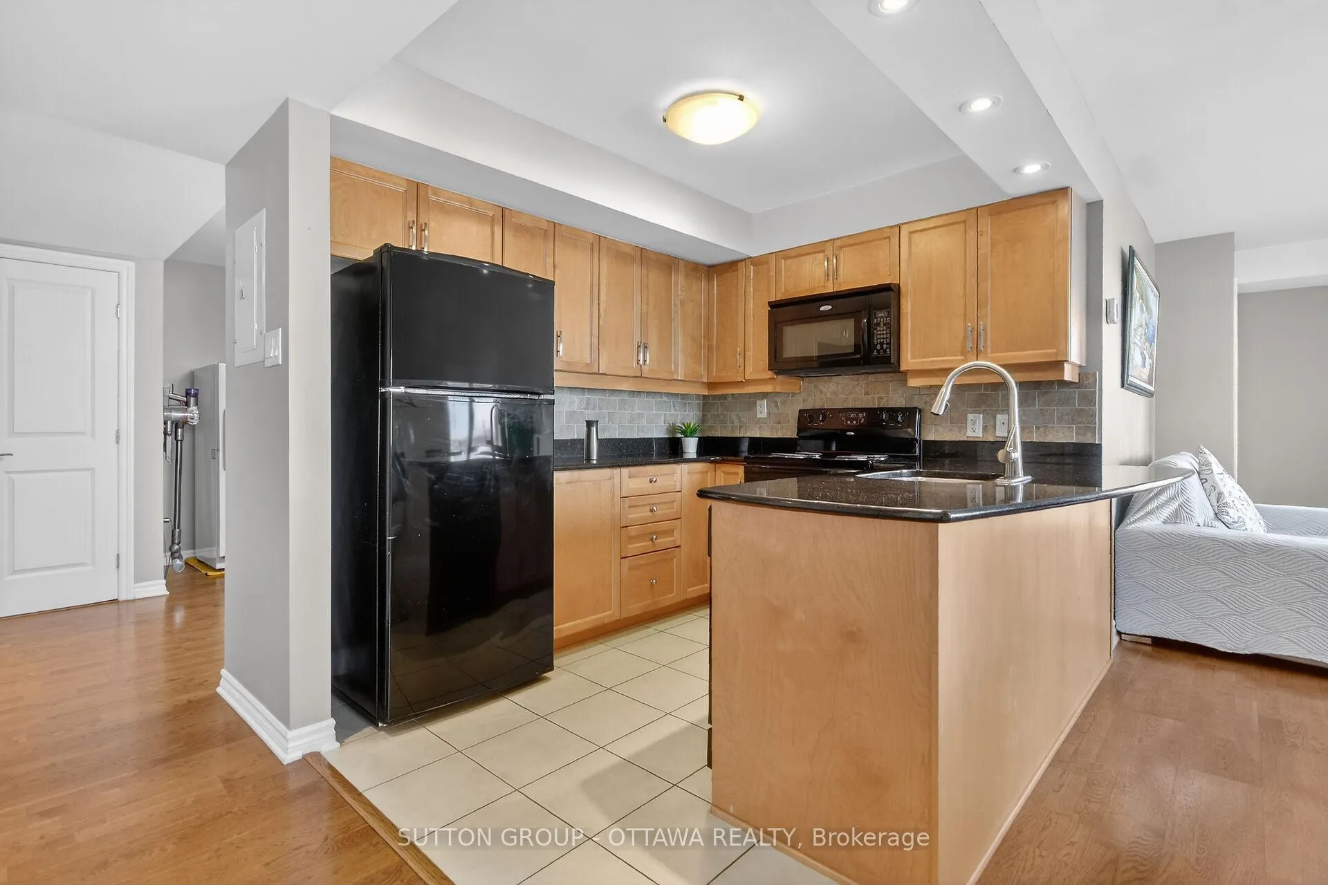 Photo 14 of Unit 507, 314 Central Park Drive, Ottawa, Central Park — HOMEH