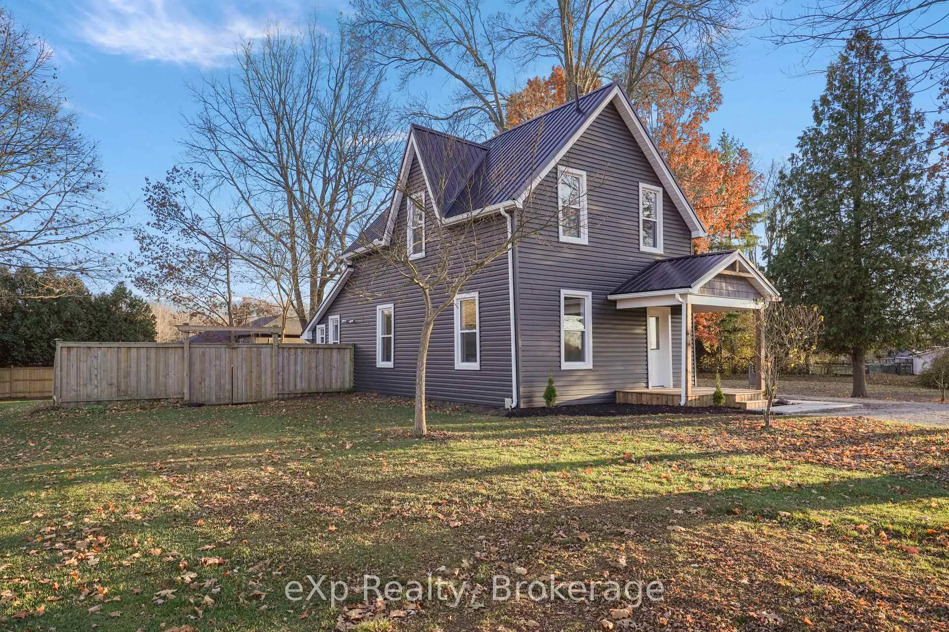 Photo 5 of 385 Elm Street W, Chatham-Kent, Bothwell — HOMEH