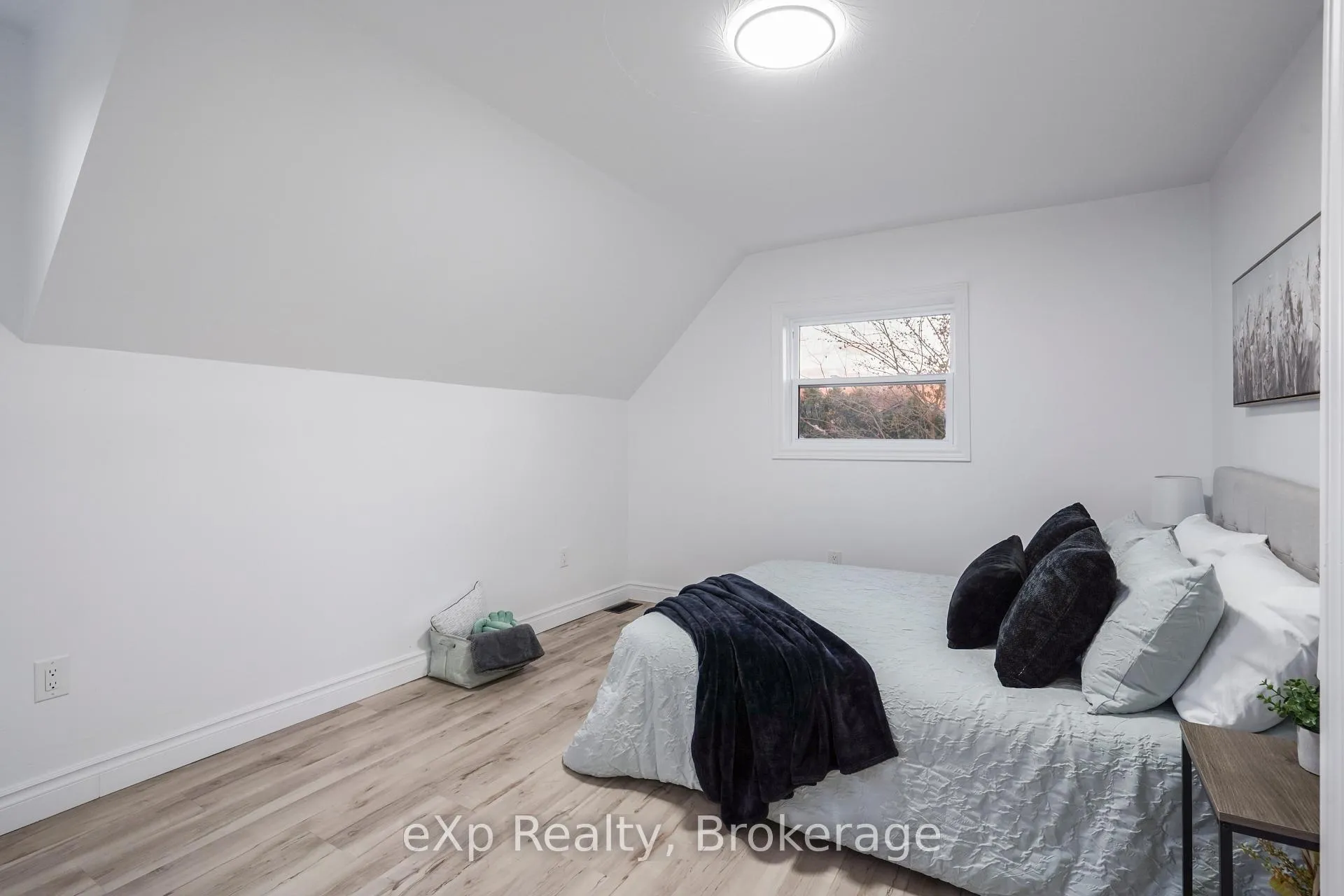 Photo 36 of 385 Elm Street W, Chatham-Kent, Bothwell — HOMEH