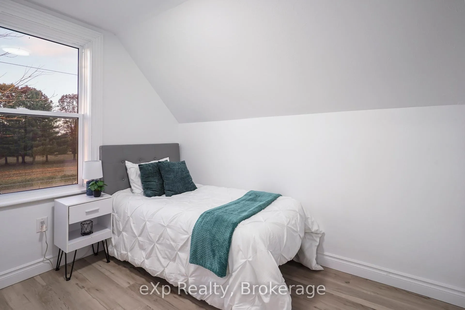 Photo 38 of 385 Elm Street W, Chatham-Kent, Bothwell — HOMEH
