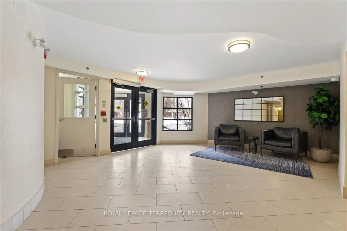 Photo 5 of Unit 402, 3070 Rotary Way, Burlington, Alton — HOMEH