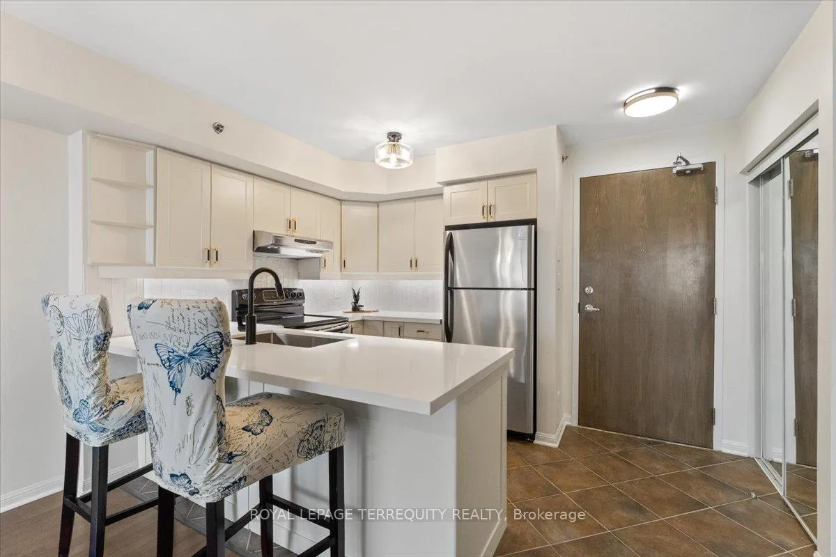 Photo 9 of Unit 402, 3070 Rotary Way, Burlington, Alton — HOMEH
