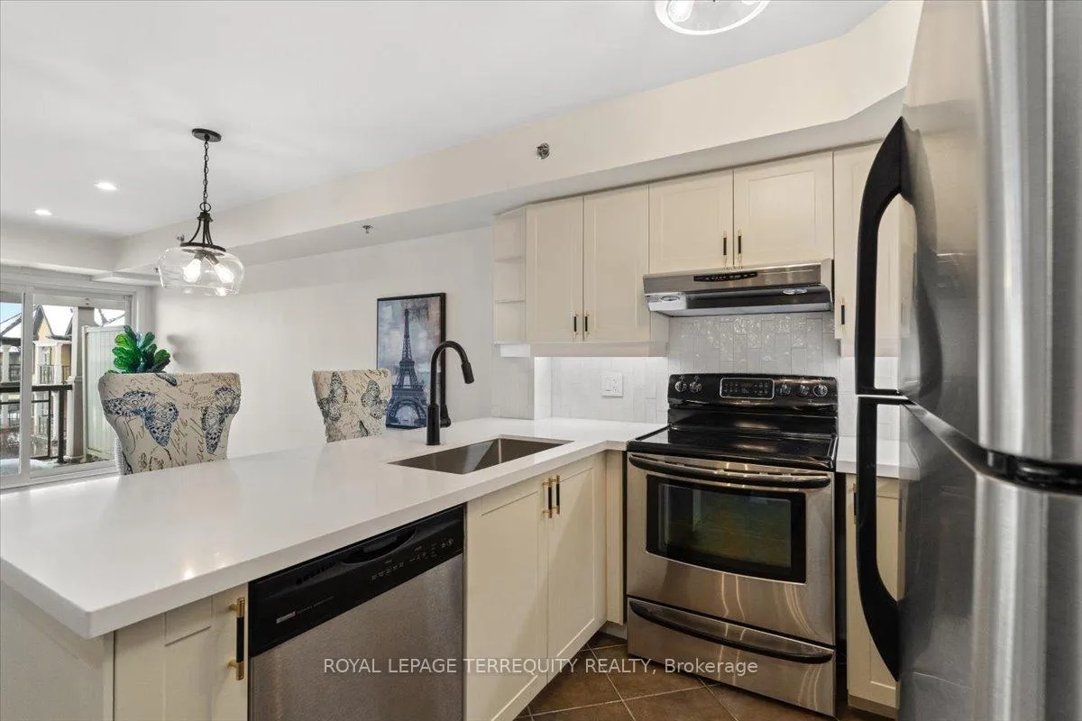 Photo 11 of Unit 402, 3070 Rotary Way, Burlington, Alton — HOMEH