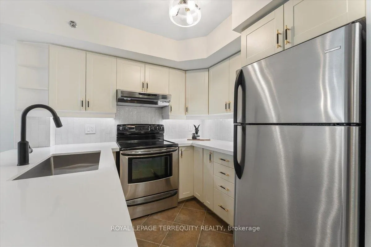 Photo 14 of Unit 402, 3070 Rotary Way, Burlington, Alton — HOMEH
