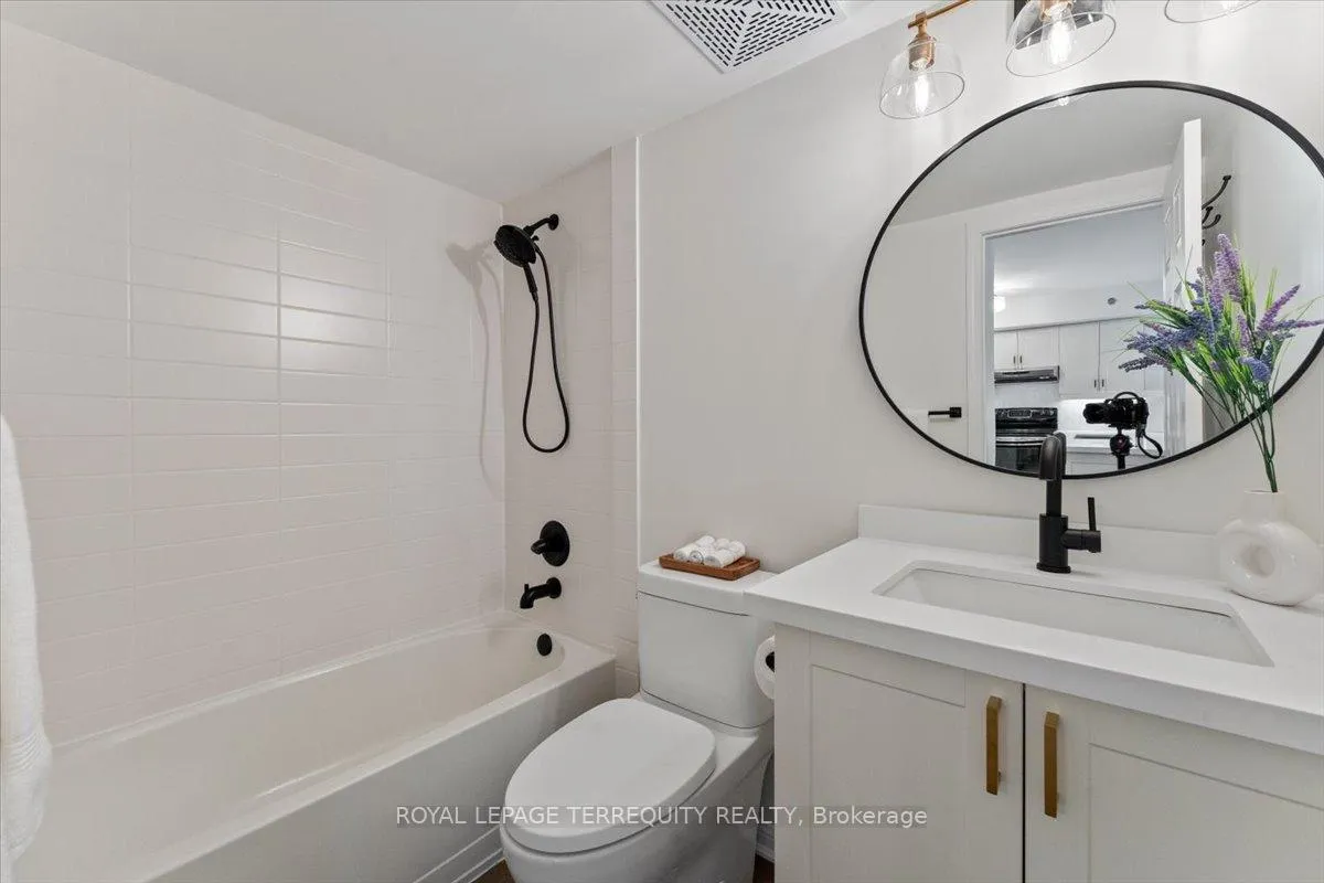 Photo 16 of Unit 402, 3070 Rotary Way, Burlington, Alton — HOMEH