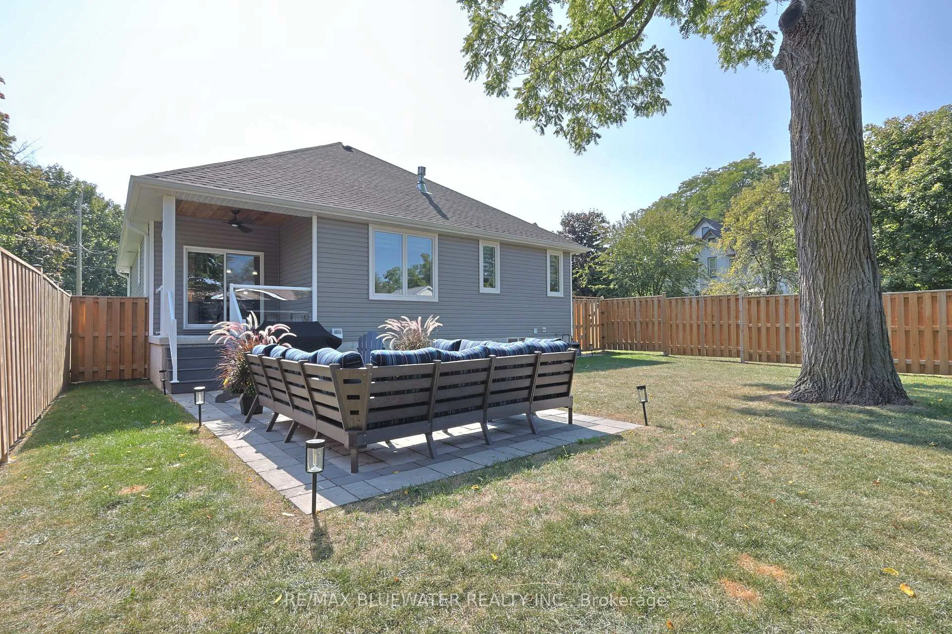 Photo 2 of 190 Broad Street, North Middlesex, Parkhill — HOMEH