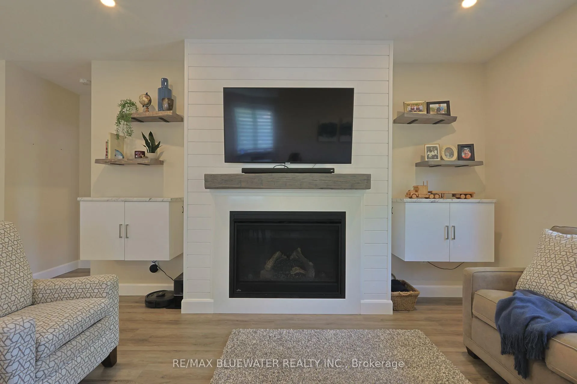 Photo 5 of 190 Broad Street, North Middlesex, Parkhill — HOMEH