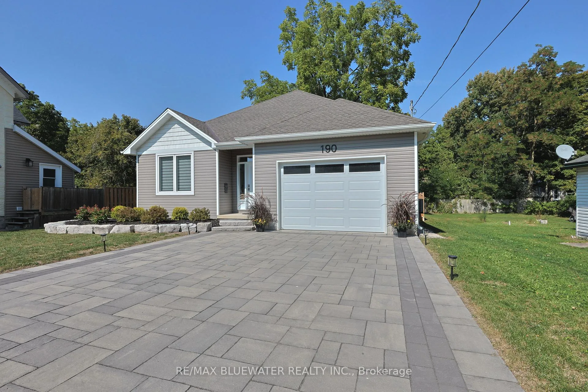 Photo 6 of 190 Broad Street, North Middlesex, Parkhill — HOMEH