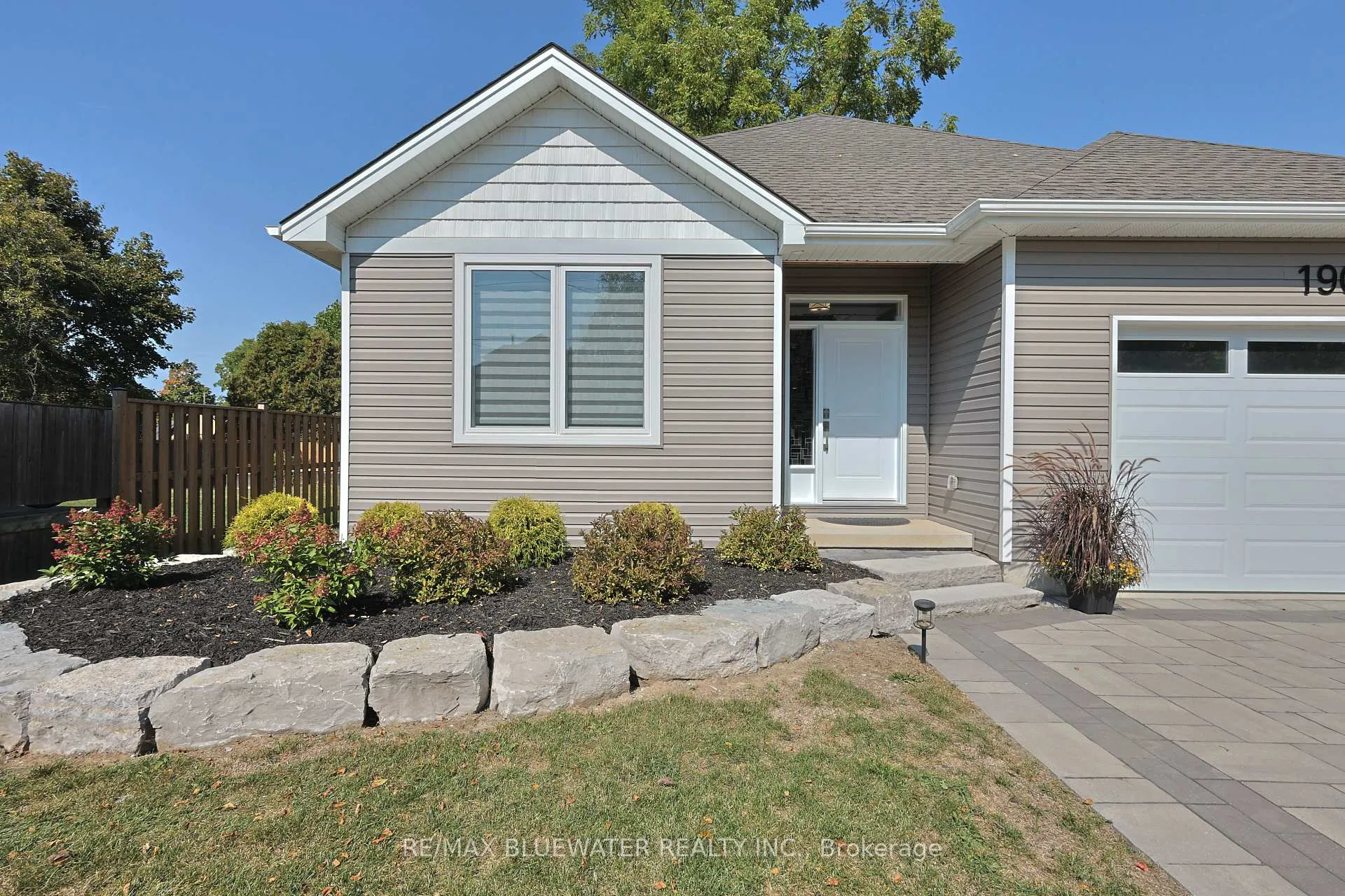 Photo 7 of 190 Broad Street, North Middlesex, Parkhill — HOMEH