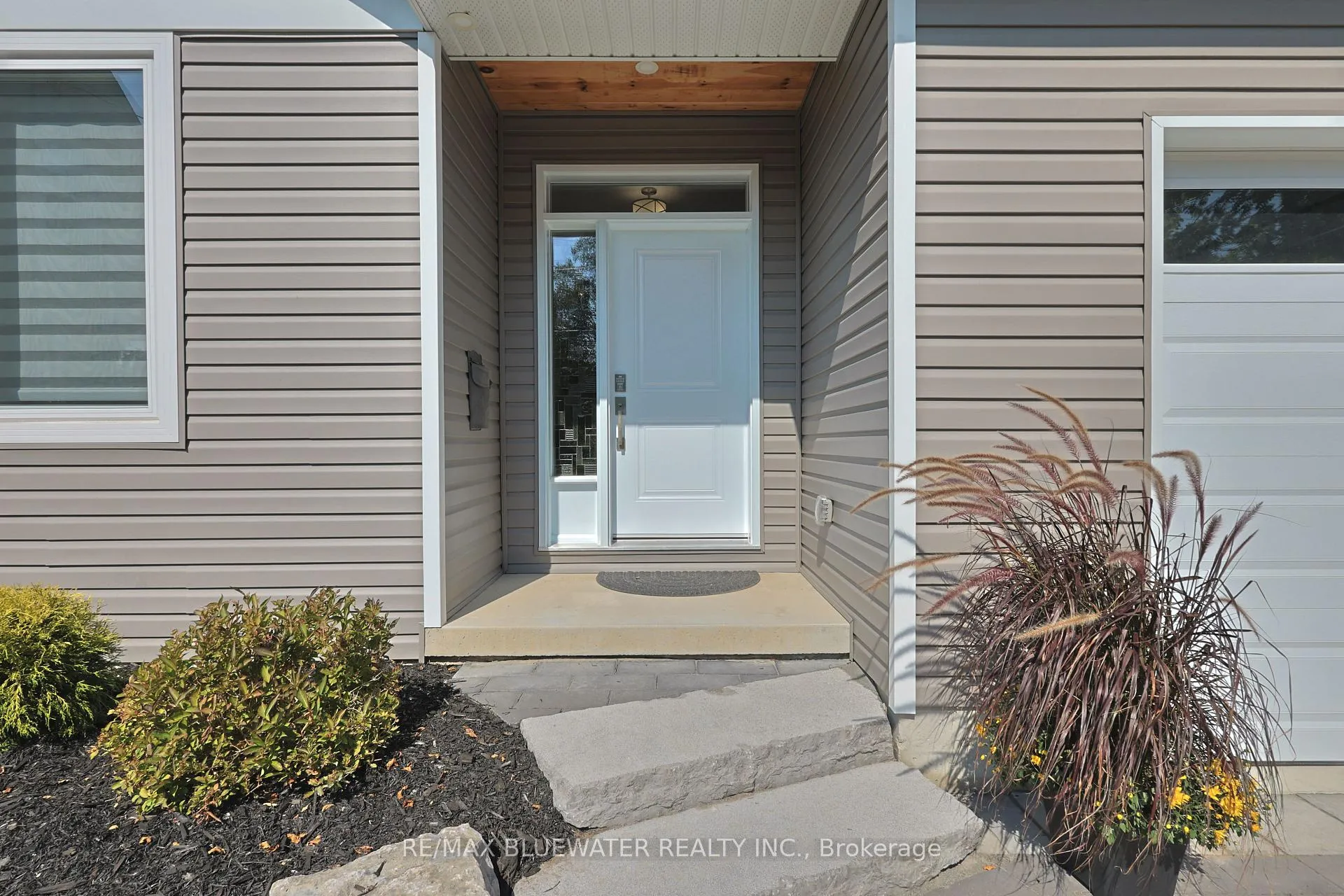 Photo 8 of 190 Broad Street, North Middlesex, Parkhill — HOMEH