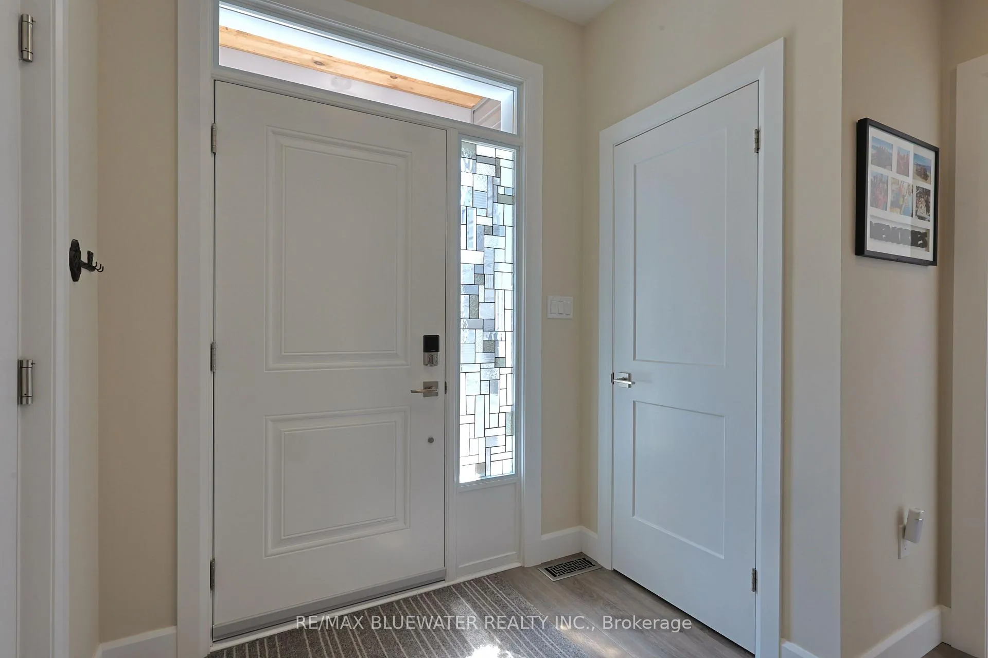 Photo 9 of 190 Broad Street, North Middlesex, Parkhill — HOMEH