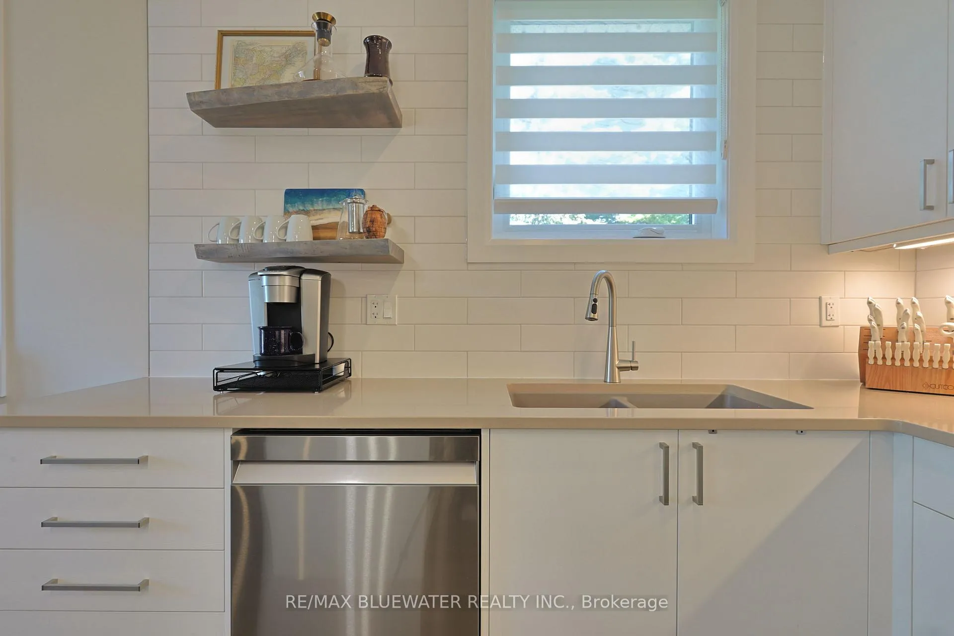 Photo 13 of 190 Broad Street, North Middlesex, Parkhill — HOMEH
