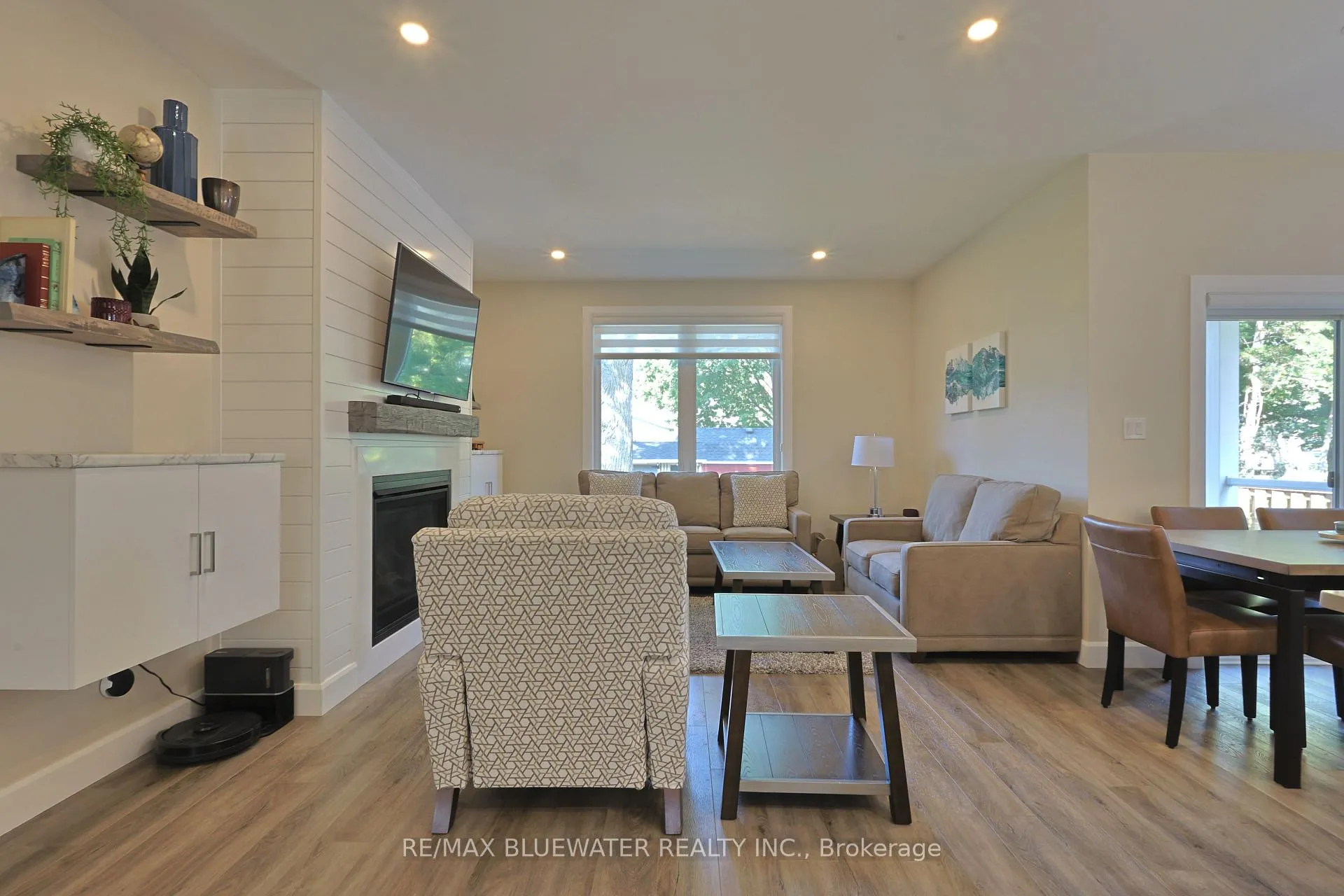 Photo 18 of 190 Broad Street, North Middlesex, Parkhill — HOMEH