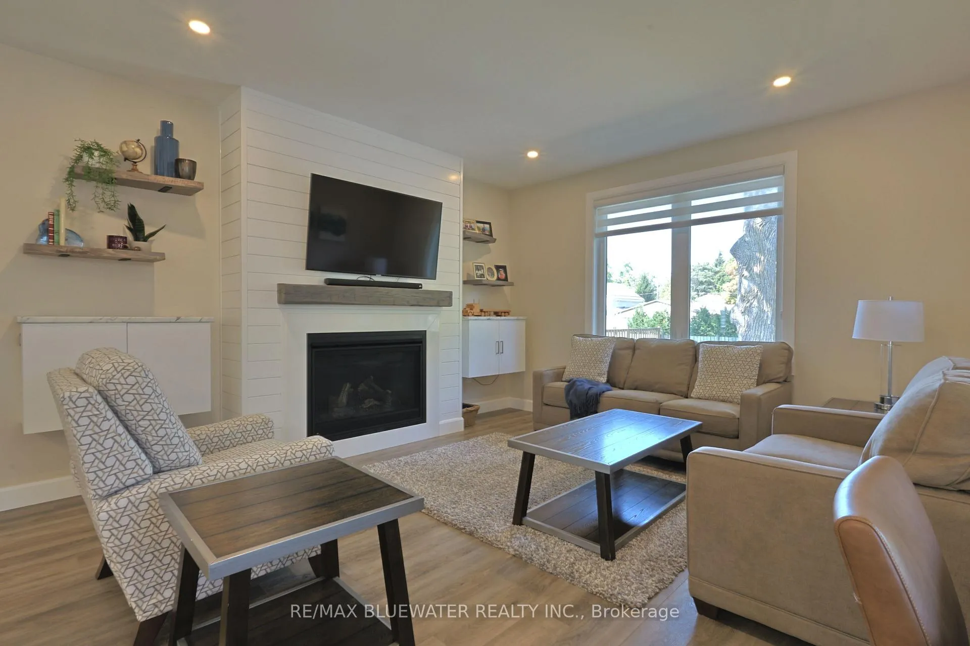 Photo 19 of 190 Broad Street, North Middlesex, Parkhill — HOMEH