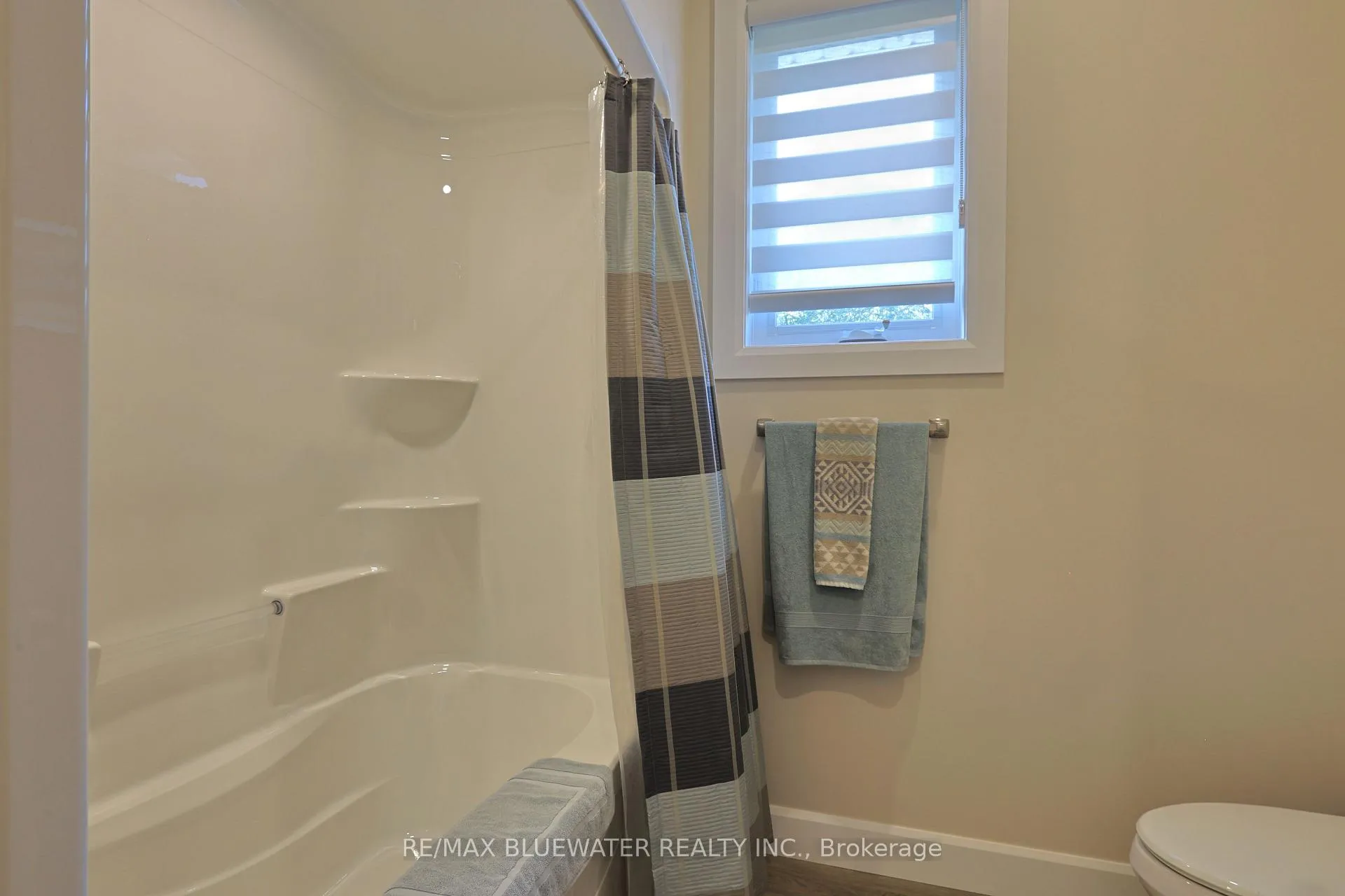 Photo 30 of 190 Broad Street, North Middlesex, Parkhill — HOMEH